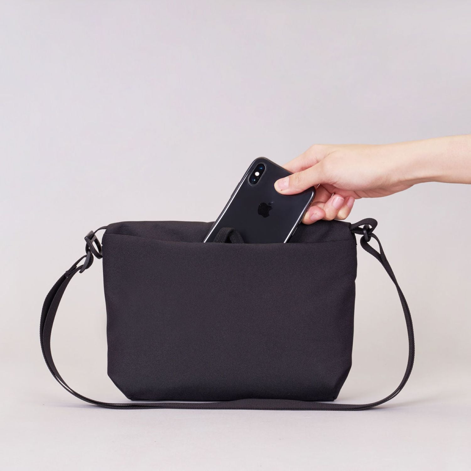Hellolulu Cana Compact Utility Bag (Black)