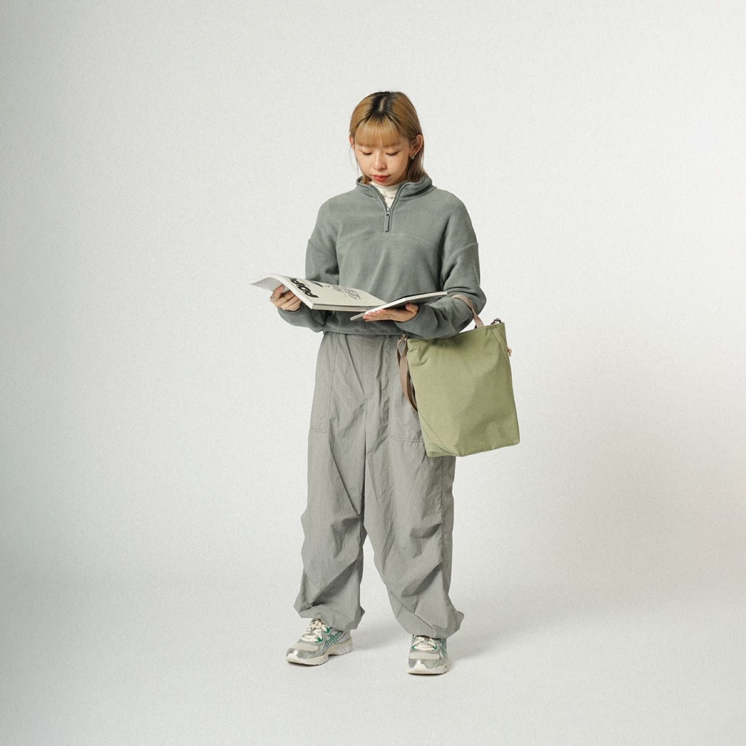 Hellolulu Collin 2 Sided Shoulder (M) (Fog Green)