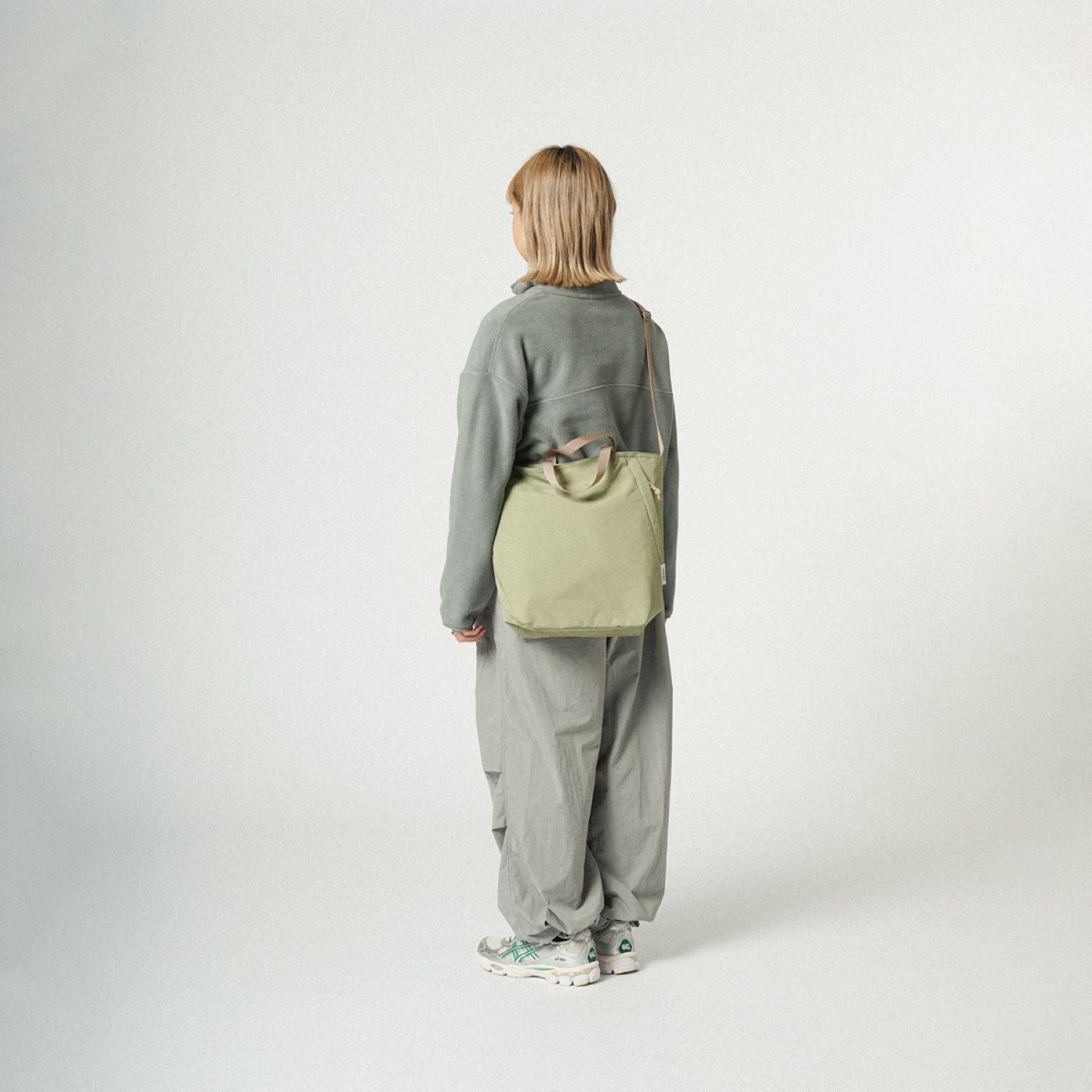 Hellolulu Collin 2 Sided Shoulder (M) (Fog Green)