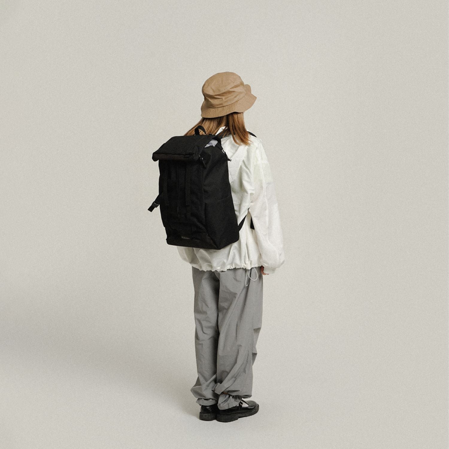 Hellolulu Gio Utility Flap Backpack L Recycled (Charcoal Black)