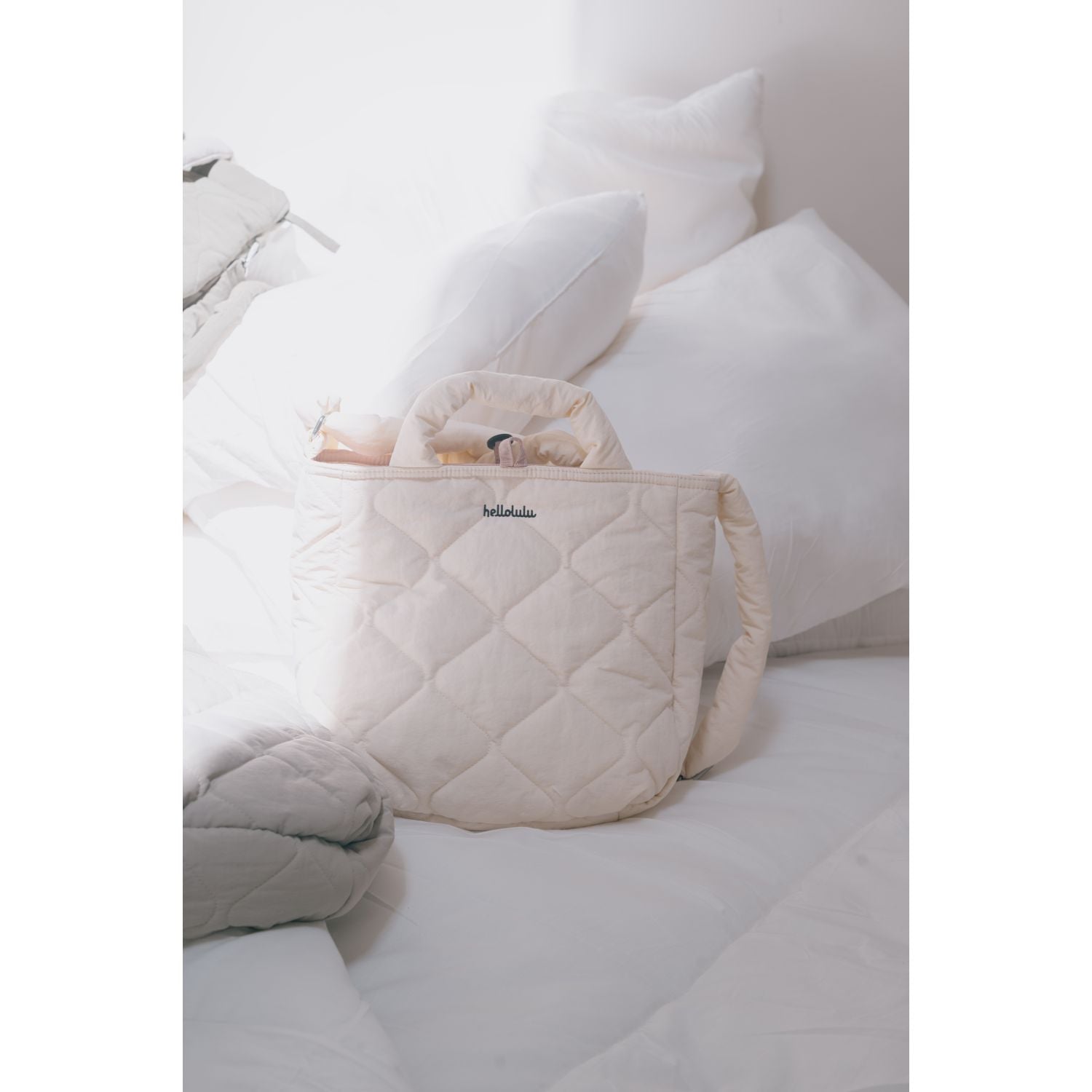 Hellolulu Kelis Double Sided 2-Way Shoulder Bag (Silver Birch/Pale Khaki)