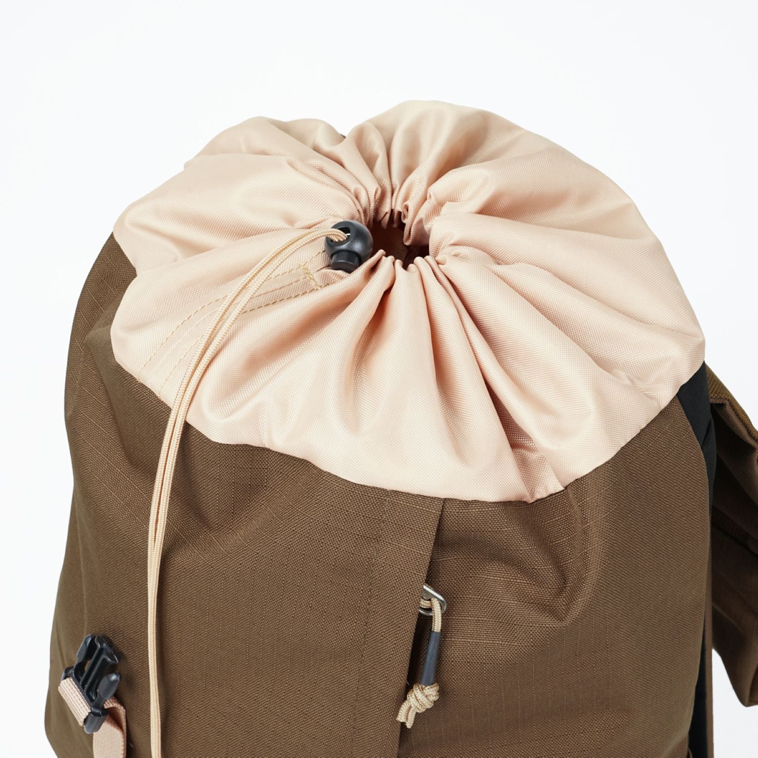 Hellolulu Saro Utility Flap Backpack M Recycled (Tan Khaki)