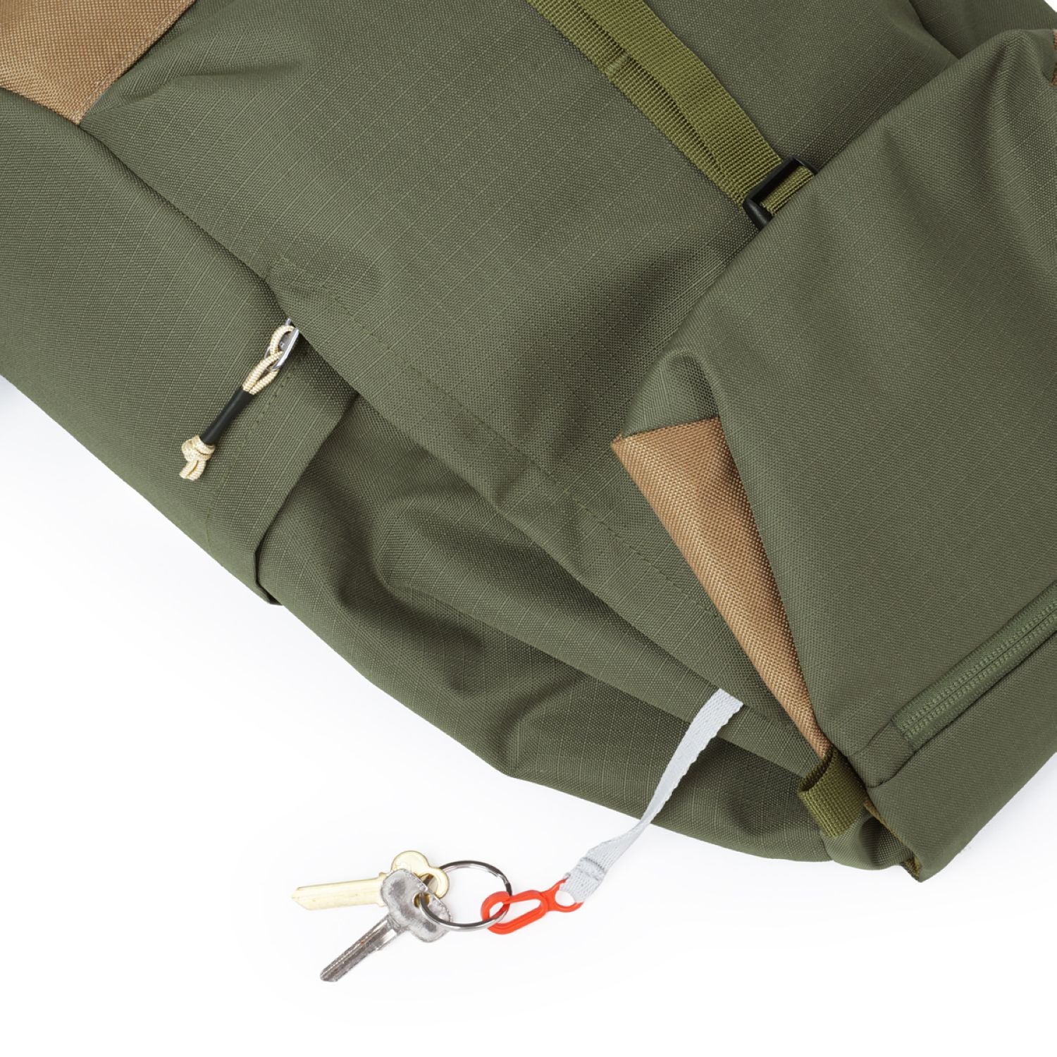 Hellolulu Saro Utility Flap Backpack M Recycled (Olive Drab)