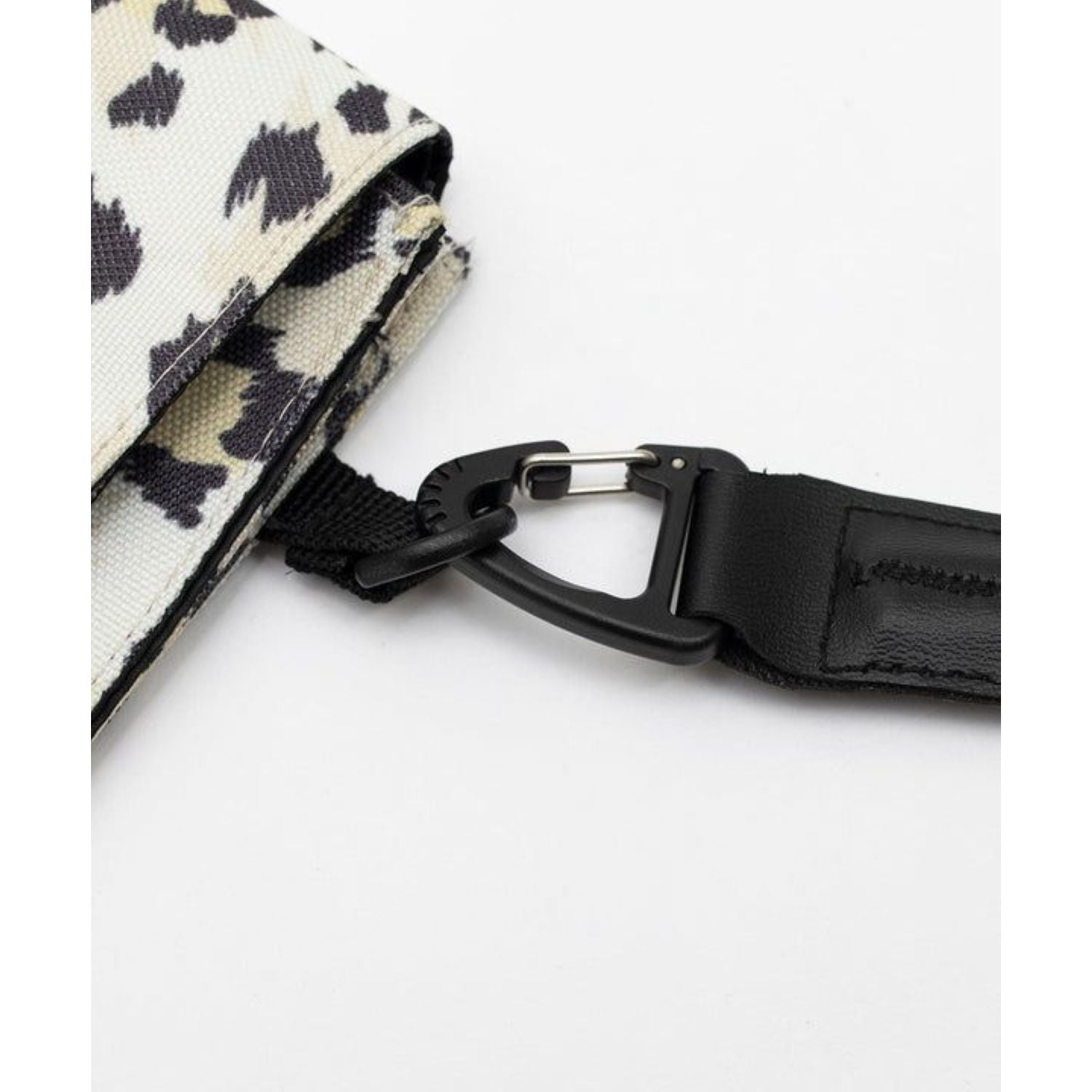 KiU Water Repellent 600D Phone Pouch (Leopard)