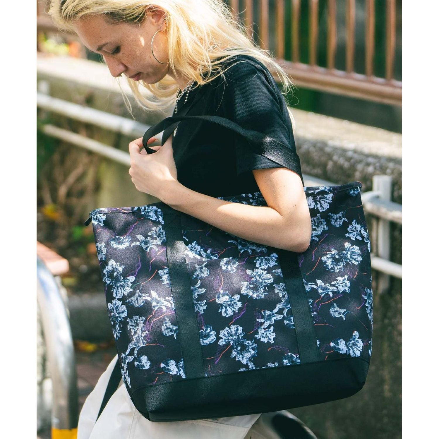 KiU Water Repellent 600D Tote Bag 18L (Black)