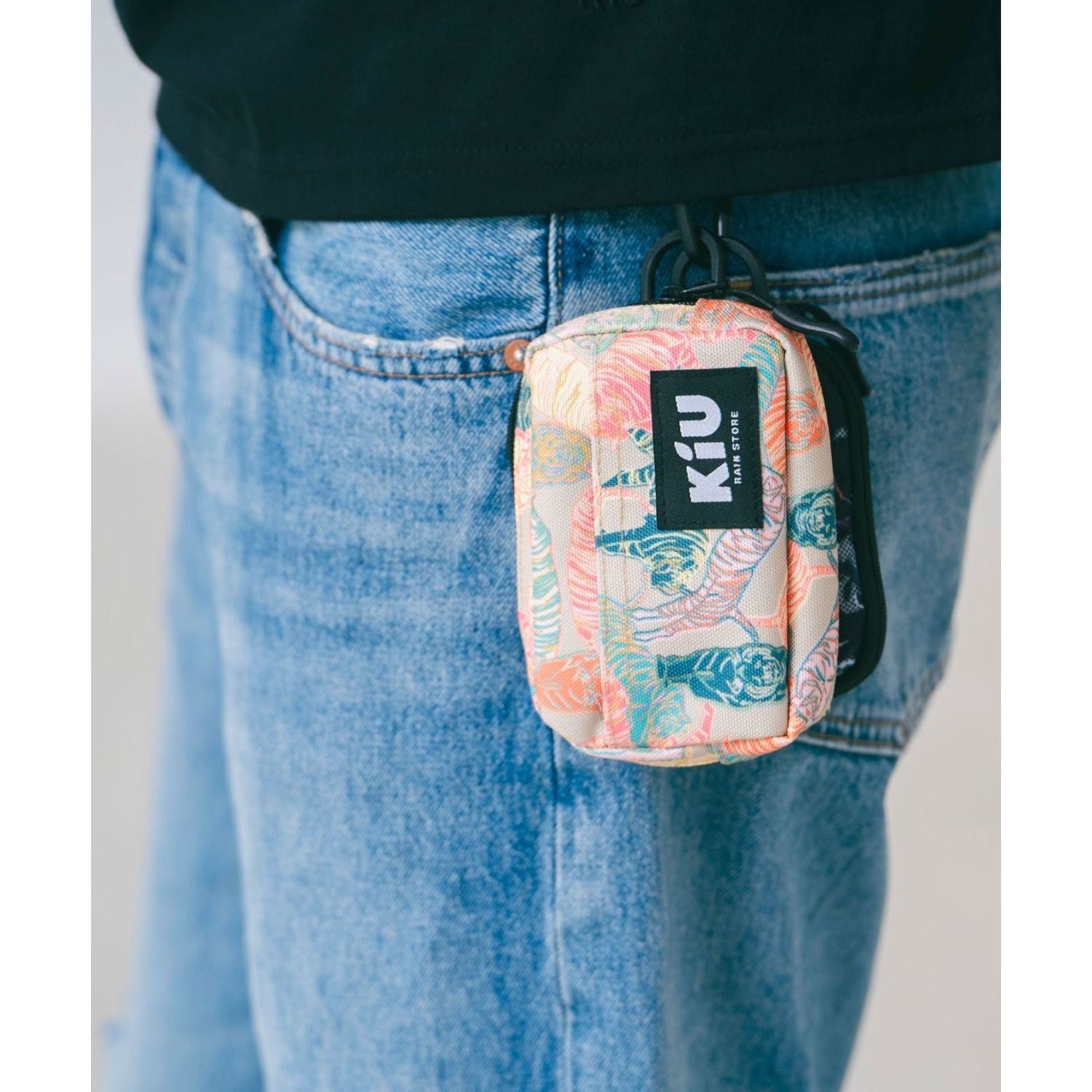 KiU Water Repellent Pouch Medium (Leopard)