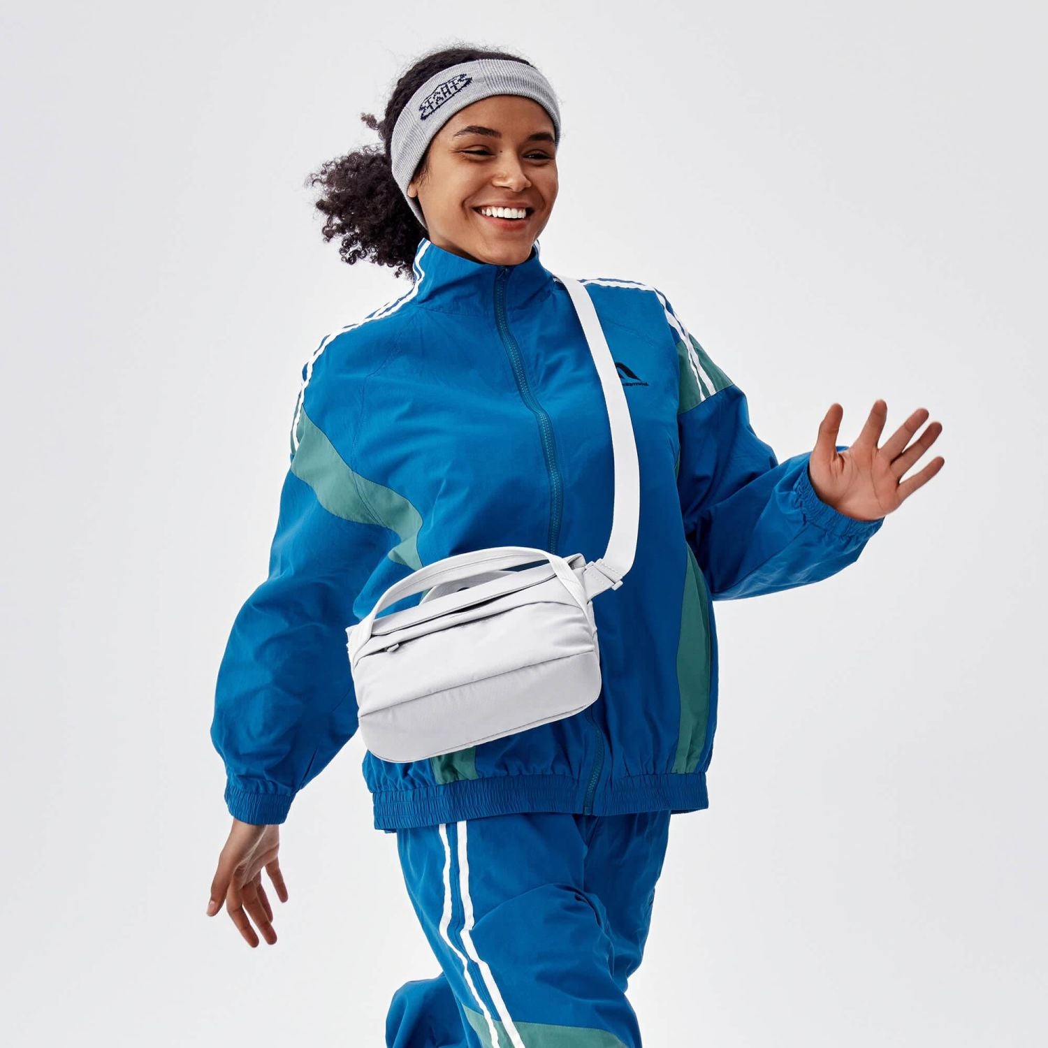 MAH Airy Cross 4L Sling Bag - Light Grey