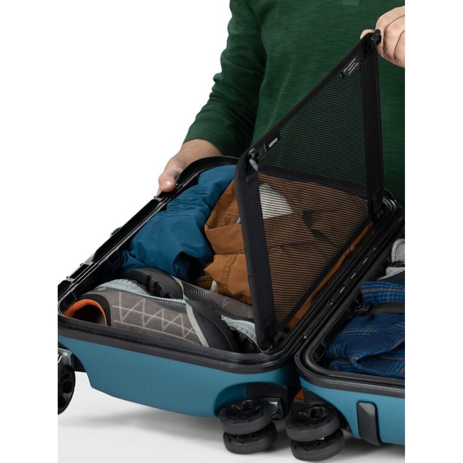 Osprey Transporter 4-Wheeled Hardside Carry-On Luggage 22"/40L - Black
