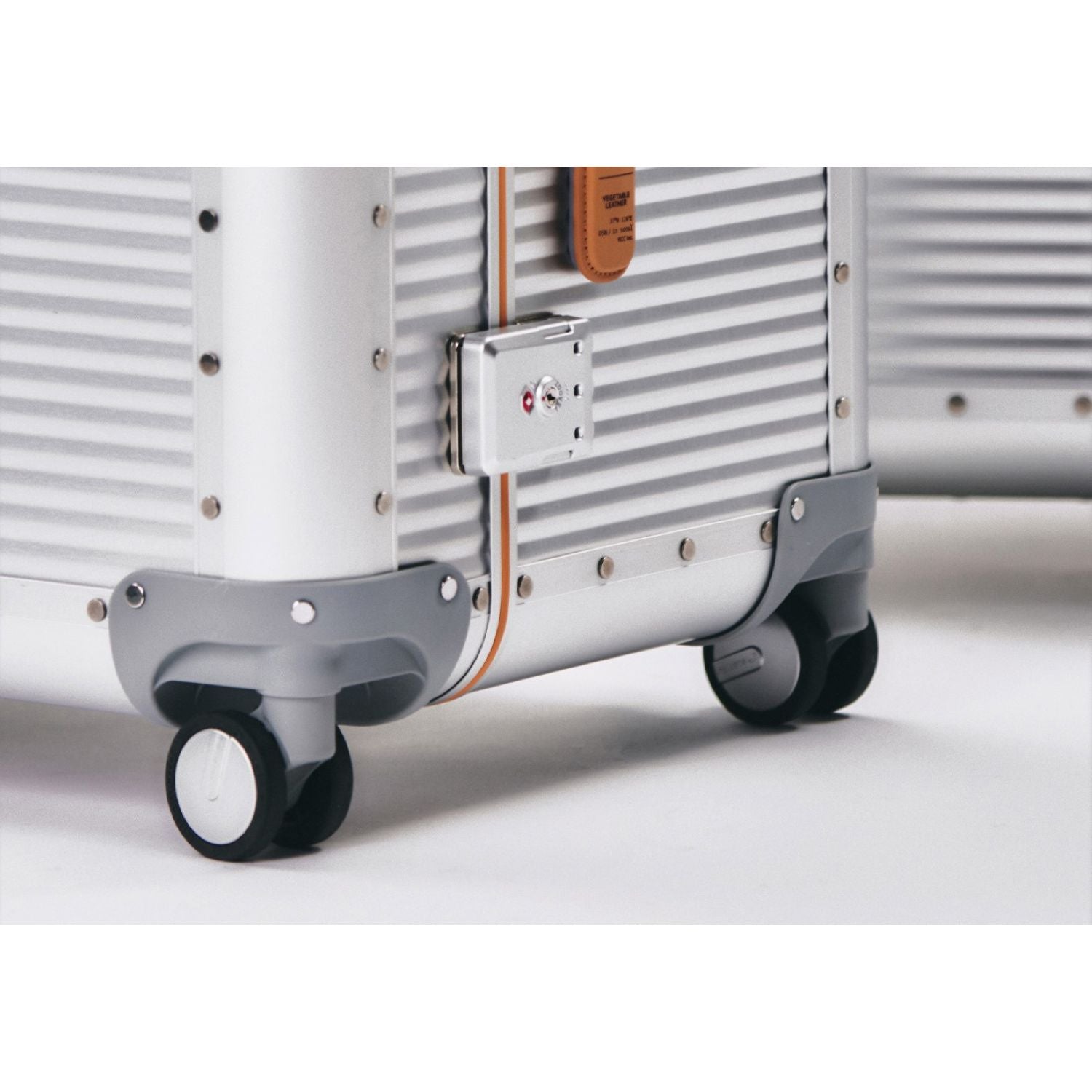 RAWROW R Trunk Aluminium 50L/20'' Carry On Luggage (Silver)