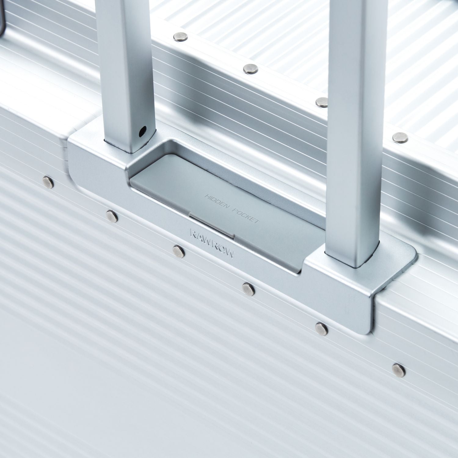 RAWROW R Trunk Aluminium 50L/20'' Carry On Luggage (Silver)