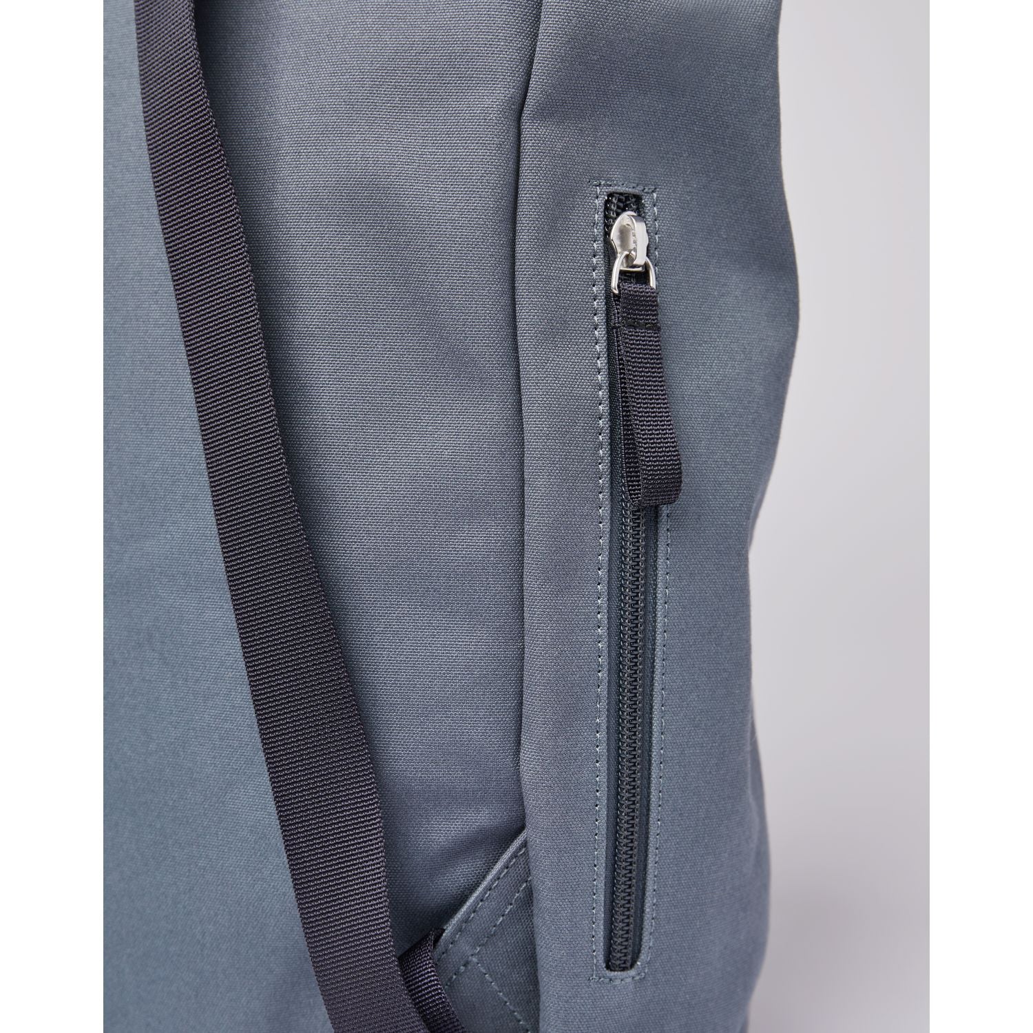 Sandqvist Kaj Backpack - Dark Slate W/ Navy Webbing