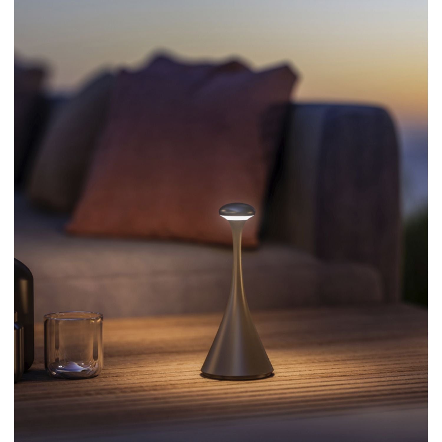 Ubiqua Pinup Maxi With 182 Lumens - 2.2W 3.7V Power (Sand)