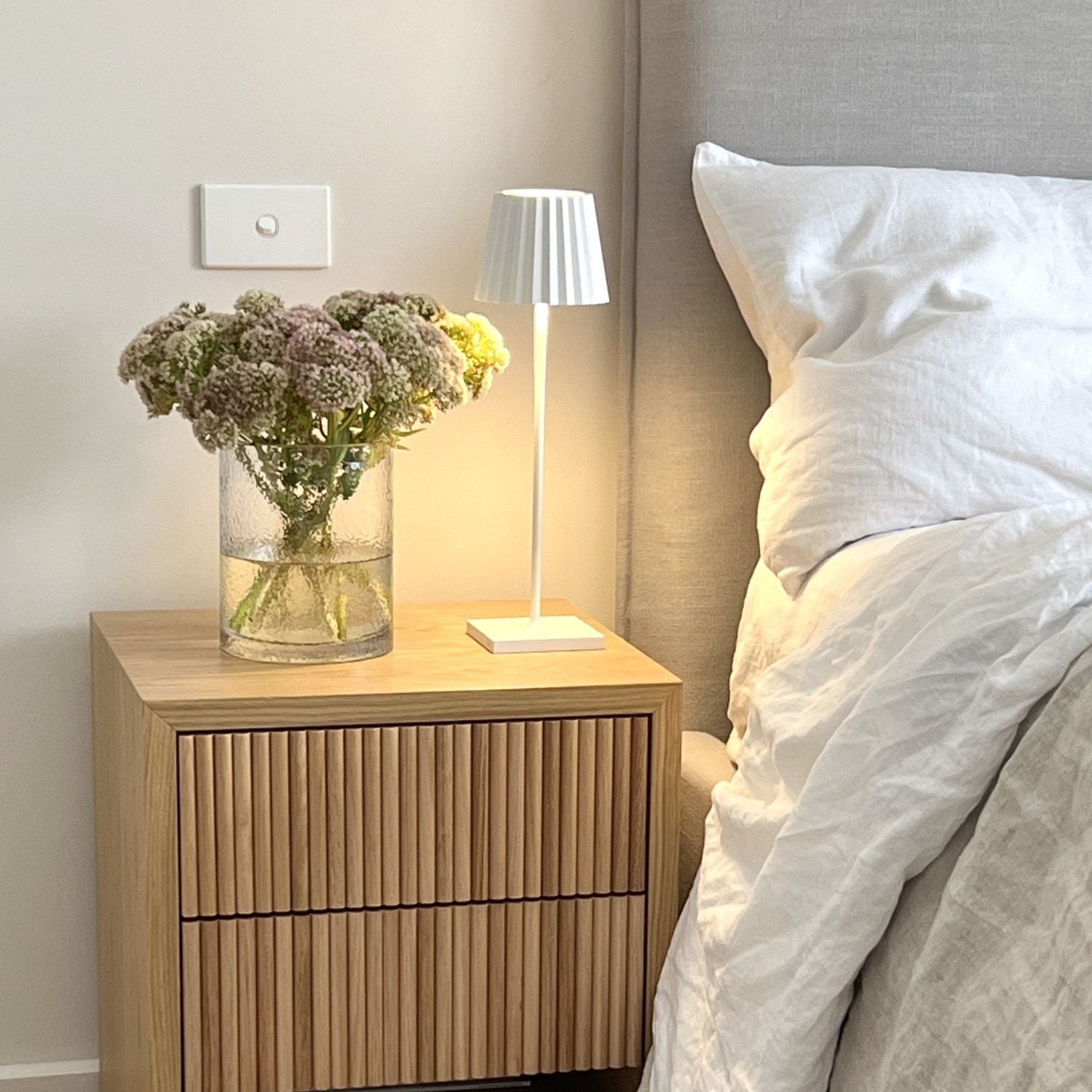 Ubiqua Plisse With 188 Lumens - 2.2W 5V Power (Flame Red)