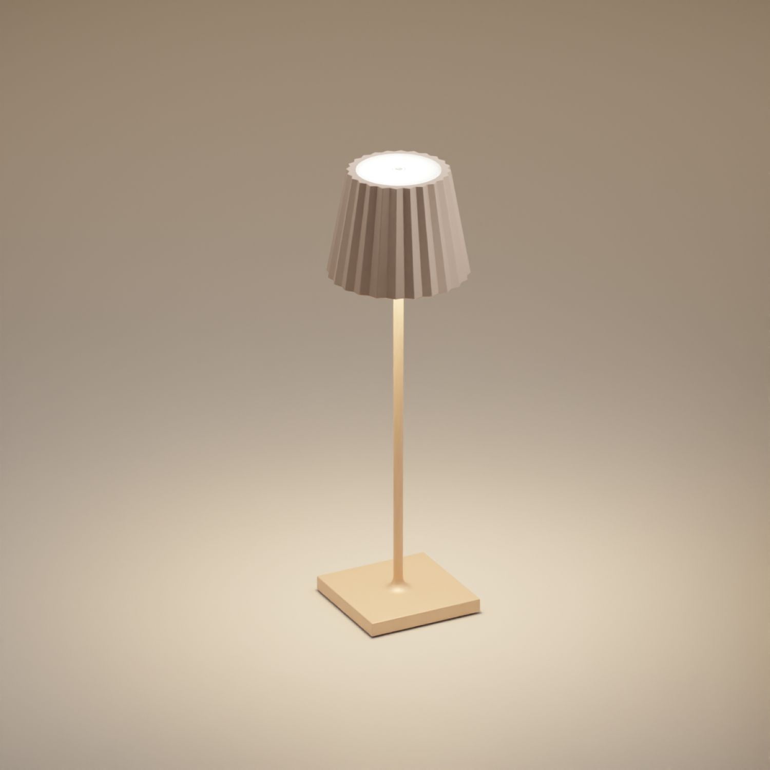 Ubiqua Plisse With 188 Lumens - 2.2W 5V Power (Sand)