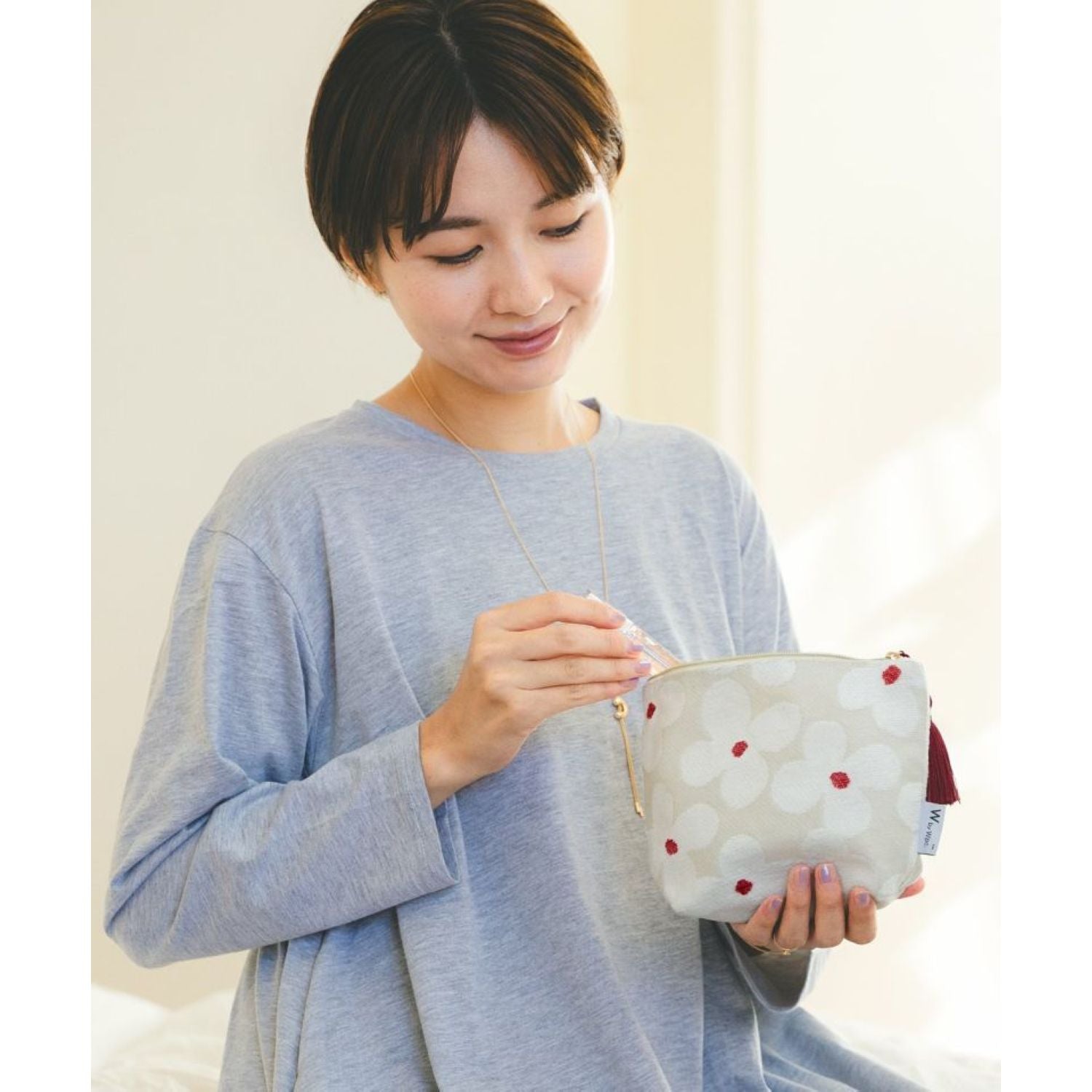 WPC Gobelins Tapestry Boat Shaped Round Pouch (Camellia Navy)