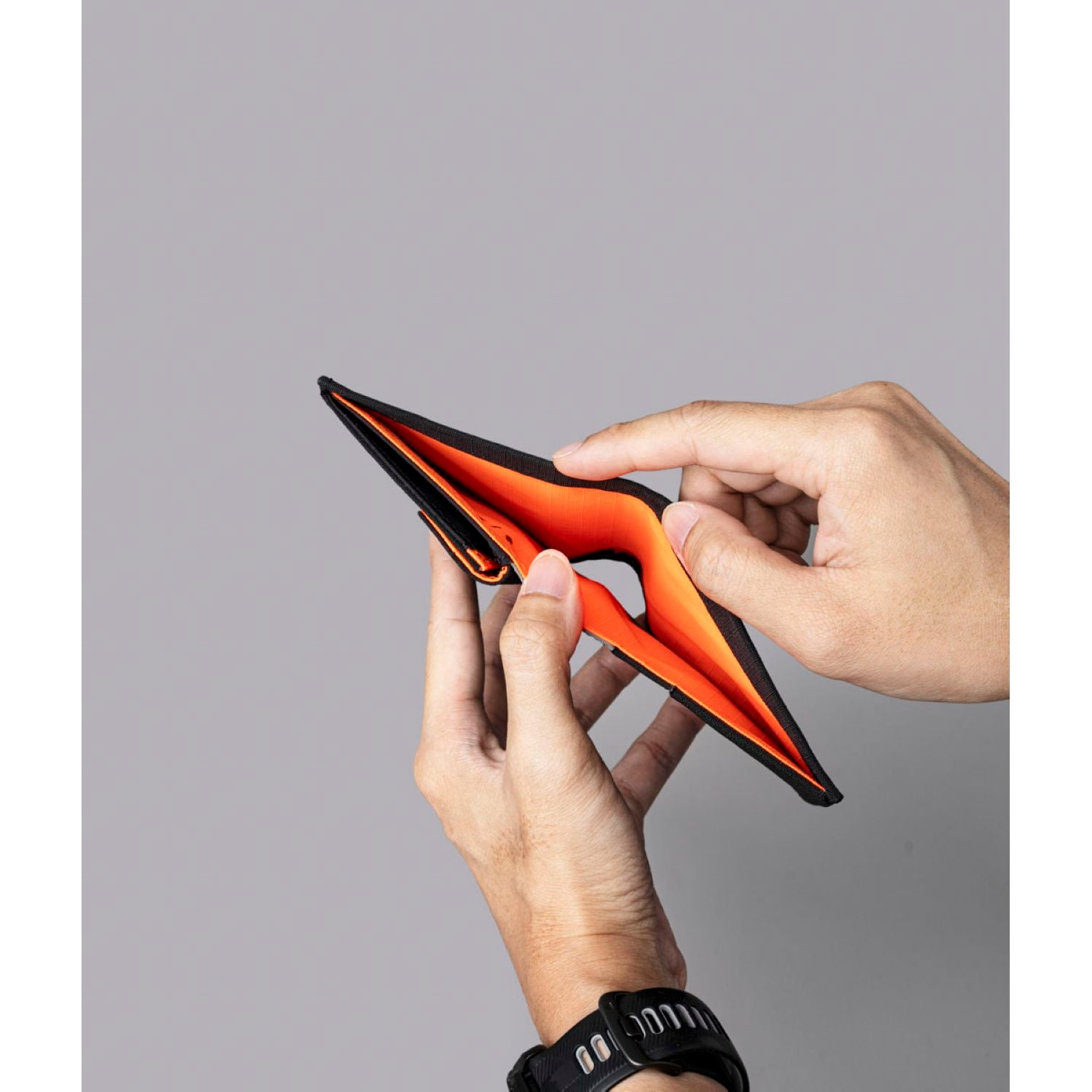 ALPAKA ARK Bifold Coin Wallet Axogrid 210D (Black)