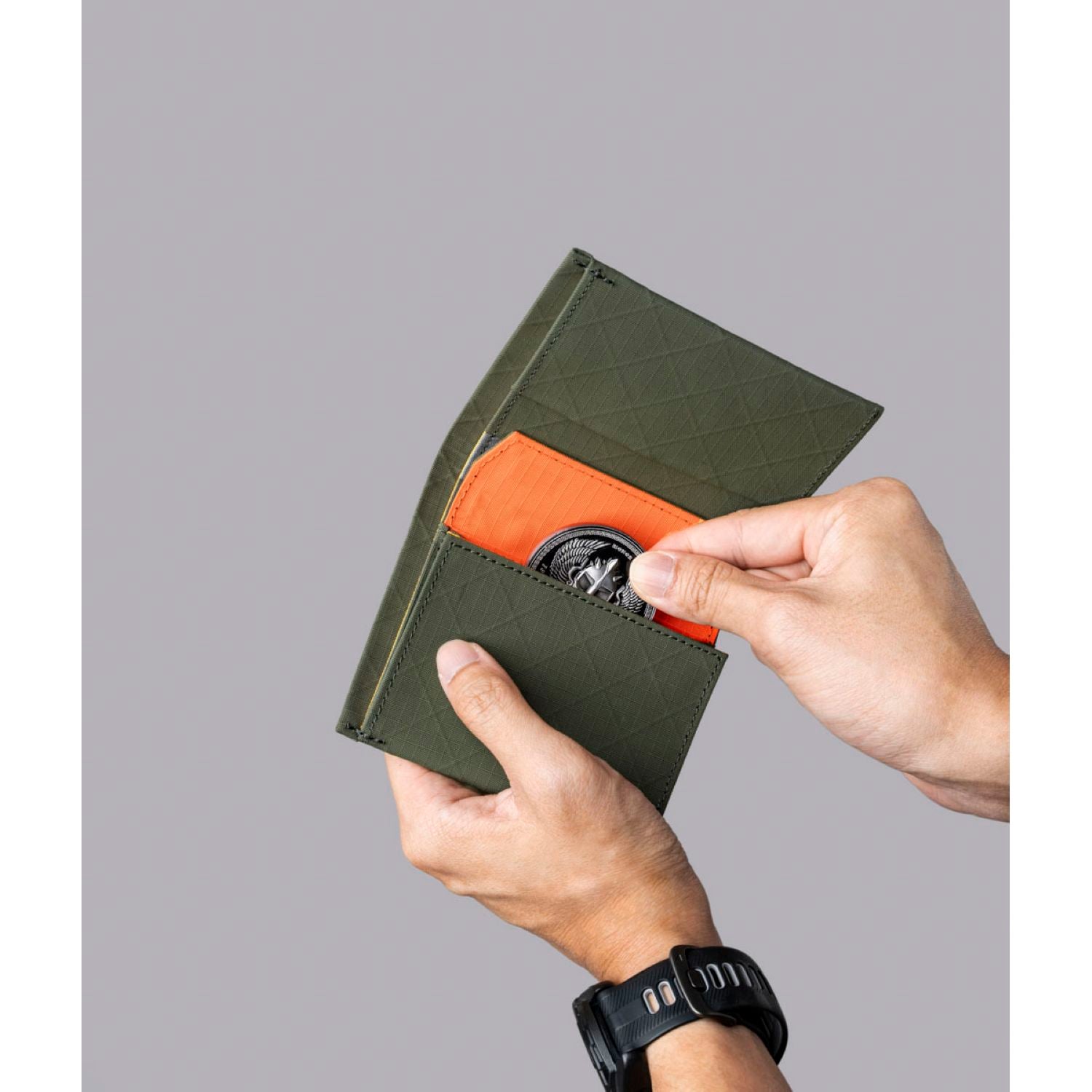 ALPAKA ARK Bifold Coin Wallet Axogrid 210D (Green)