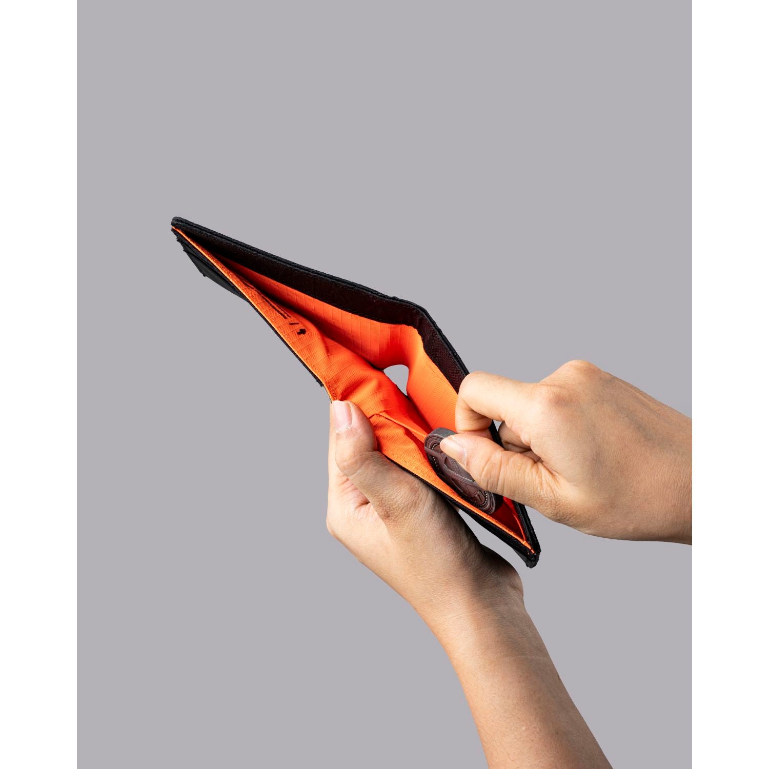 ALPAKA Ark Classic Wallet X-Pac X42 (Black)