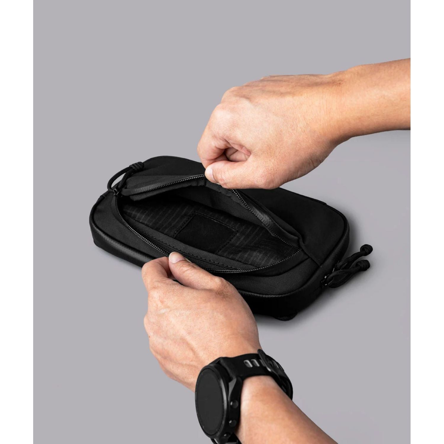 ALPAKA Bravo Passport Pouch Axoflux 210D (Black)