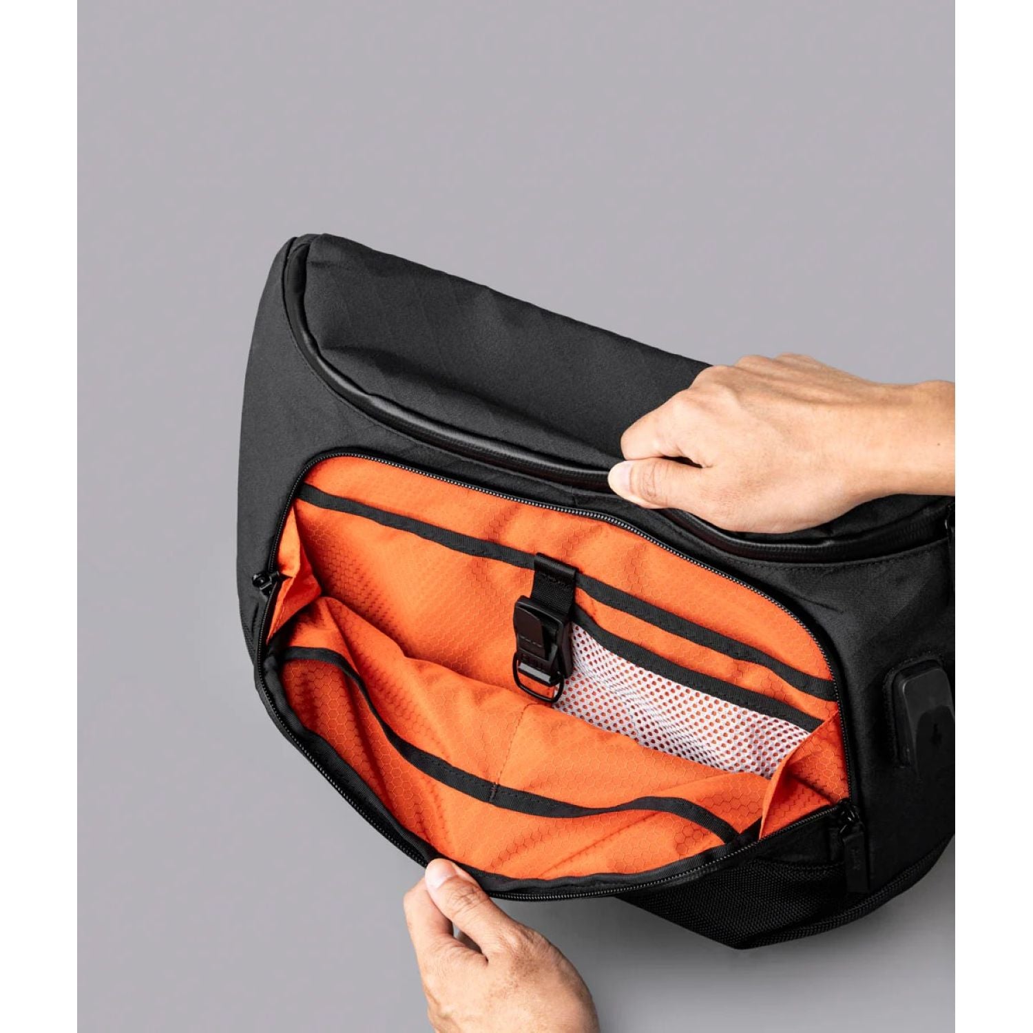 ALPAKA Bravo Sling Max V2 Axogrid 300D (Black)