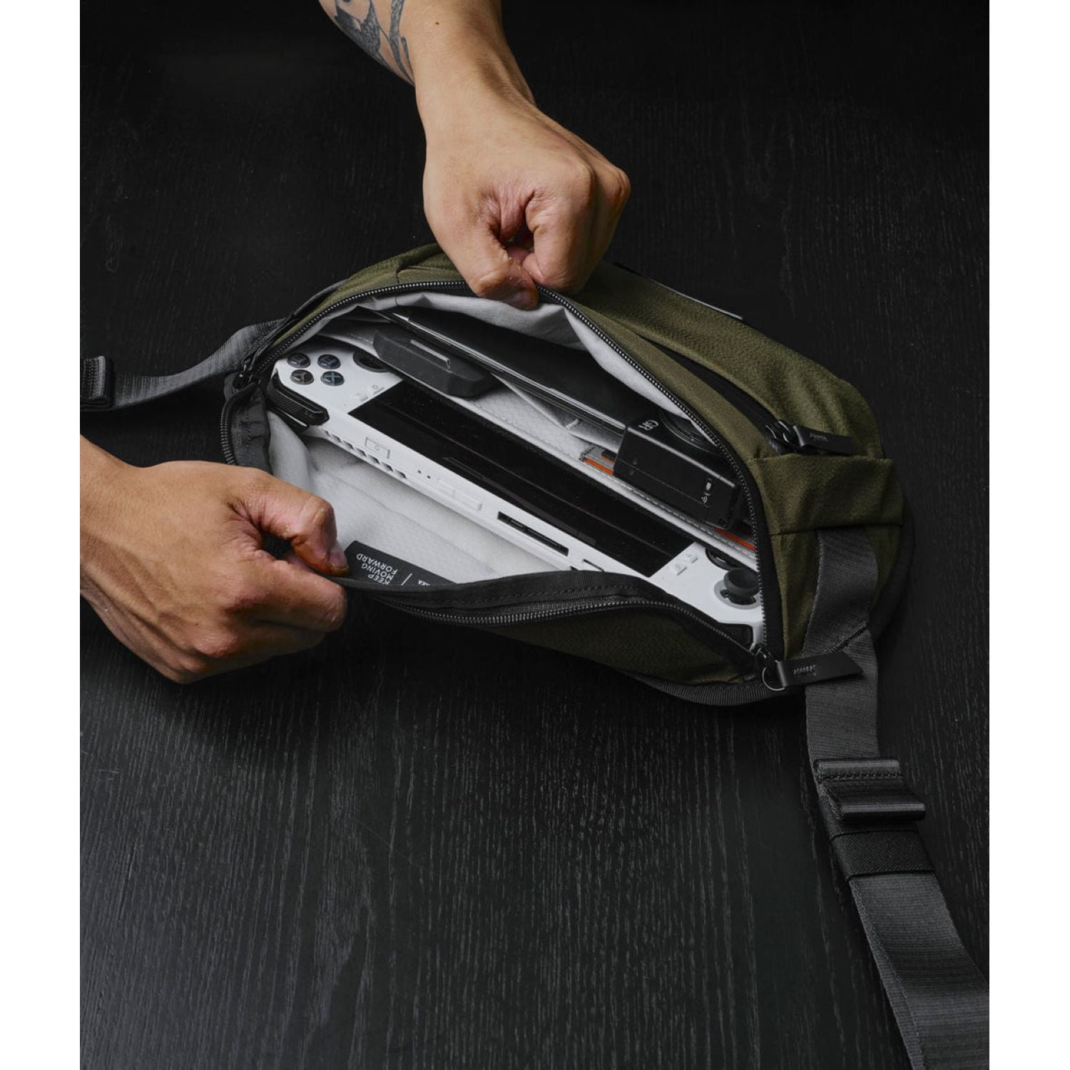 ALPAKA Bravo Sling Mini V2 Axoflux 300D (Army Green)