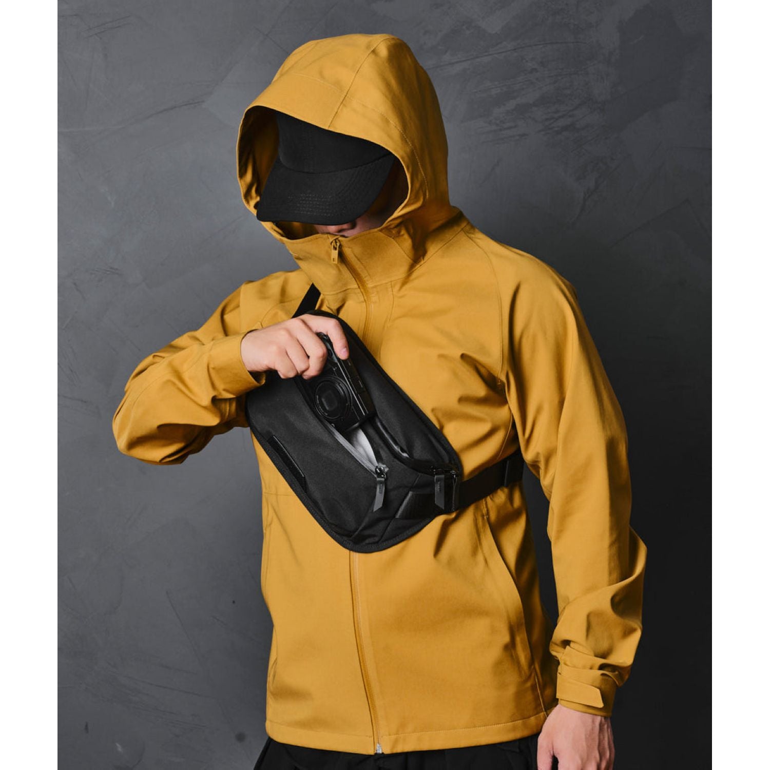 ALPAKA Bravo Sling Mini V2 Axoflux 300D (Black)