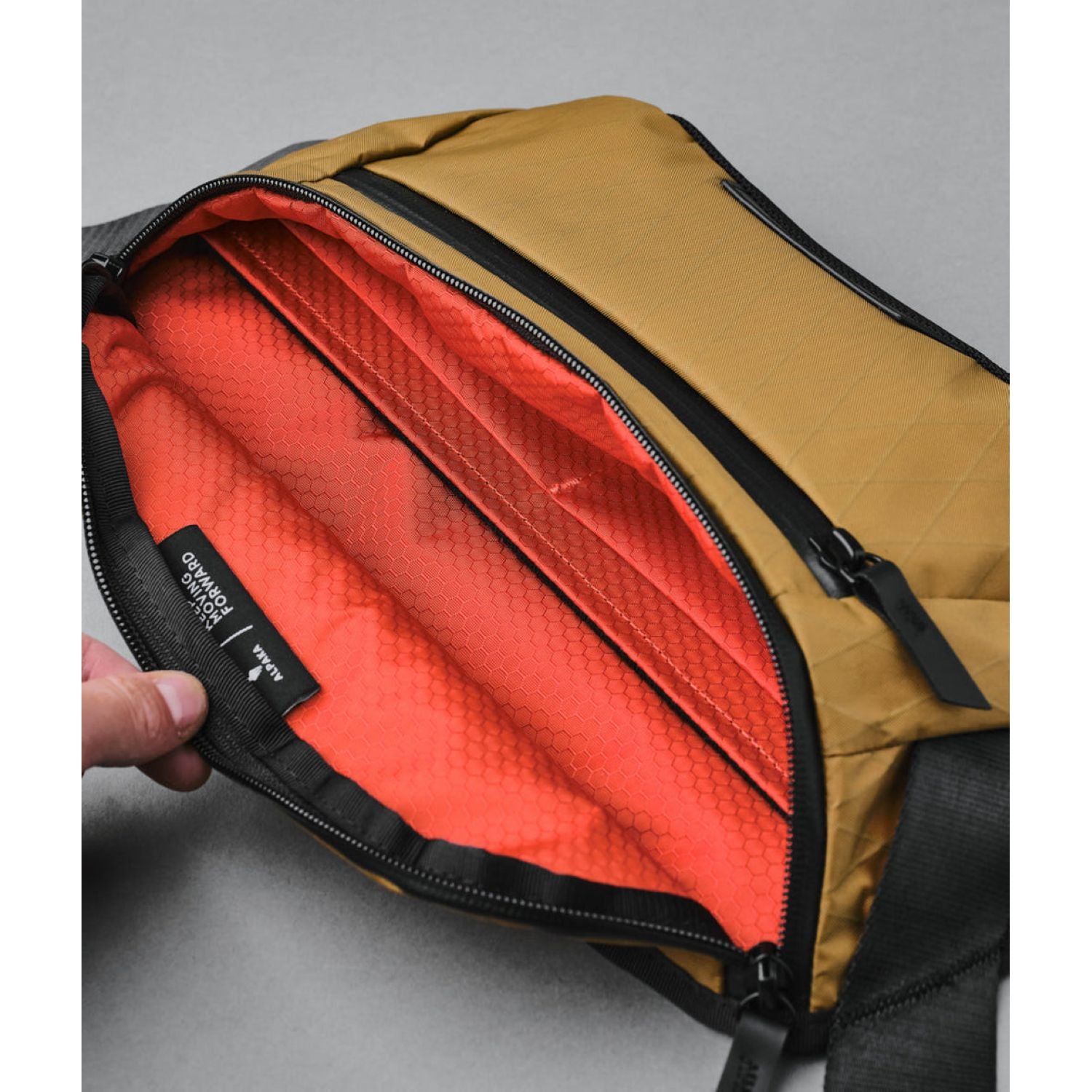 ALPAKA Bravo Sling Mini V2 X-Pac VX21 (Coyote Brown)