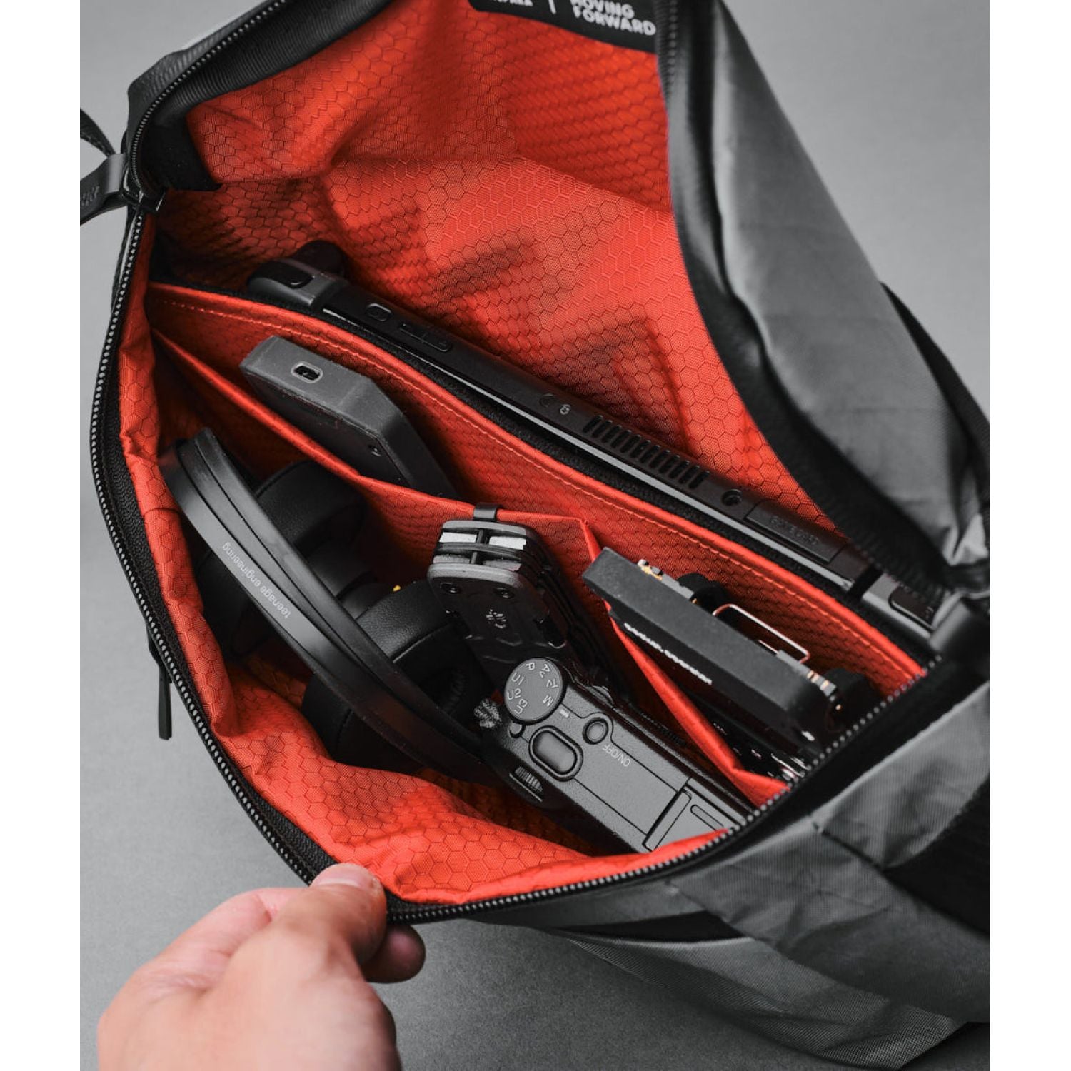 ALPAKA Bravo Sling Mini V2 X-Pac VX21 (Slated Grey)