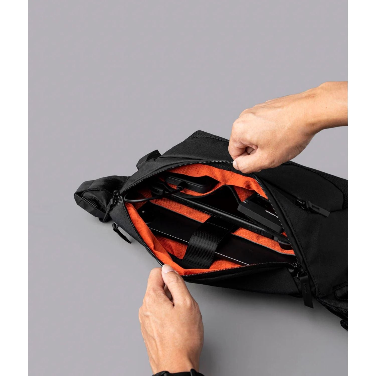 ALPAKA Bravo X Sling V2 Axogrid 300D (Black)