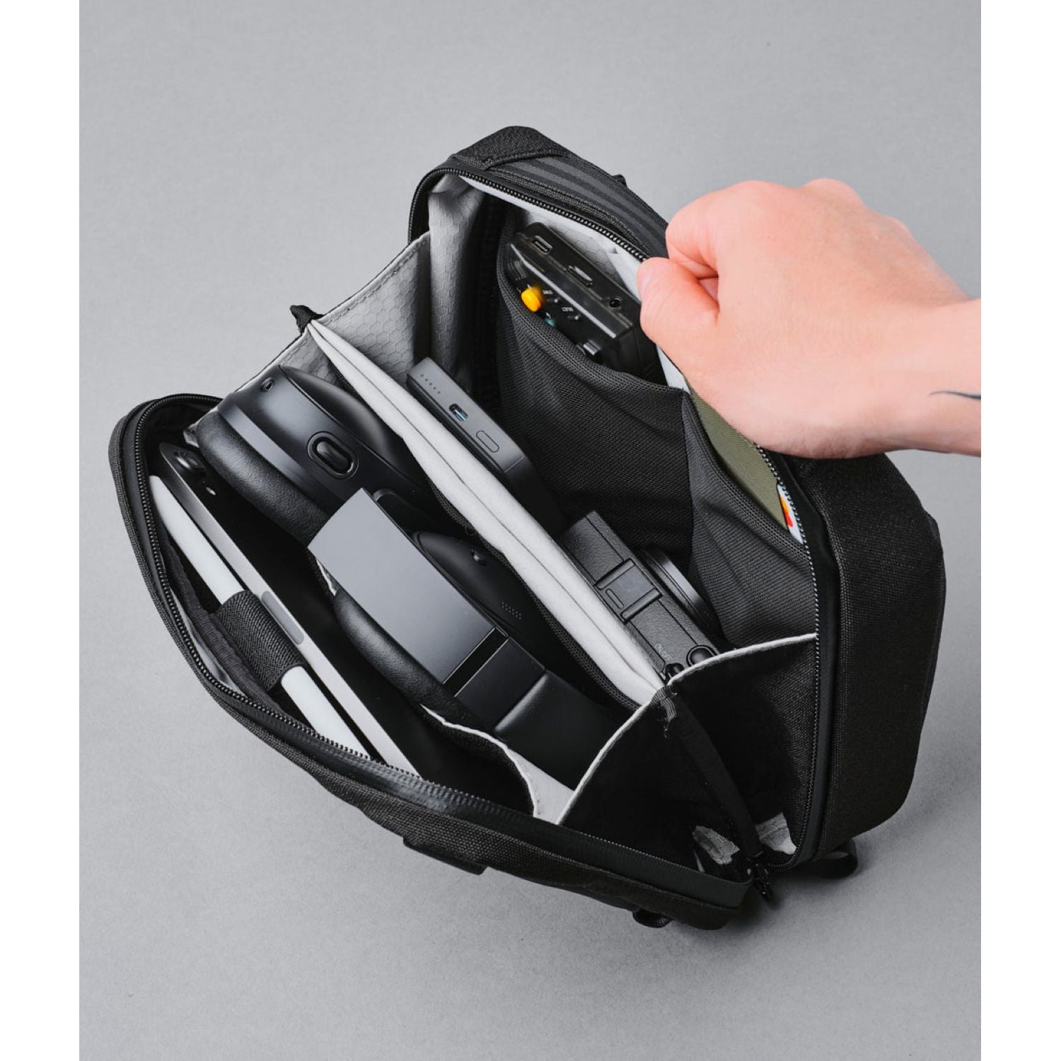 ALPAKA Elements Tech Case Max Axoflux 600D (Black)