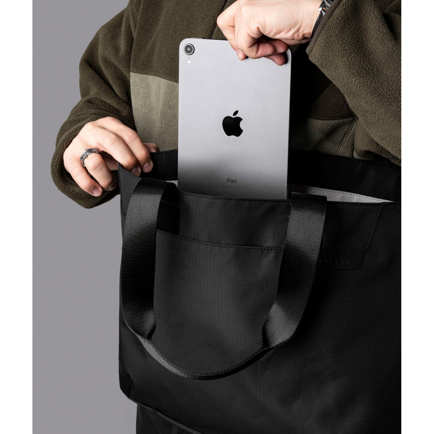 ALPAKA Elements Tote Bag (M) Axoflux 210D (Black/Grey)