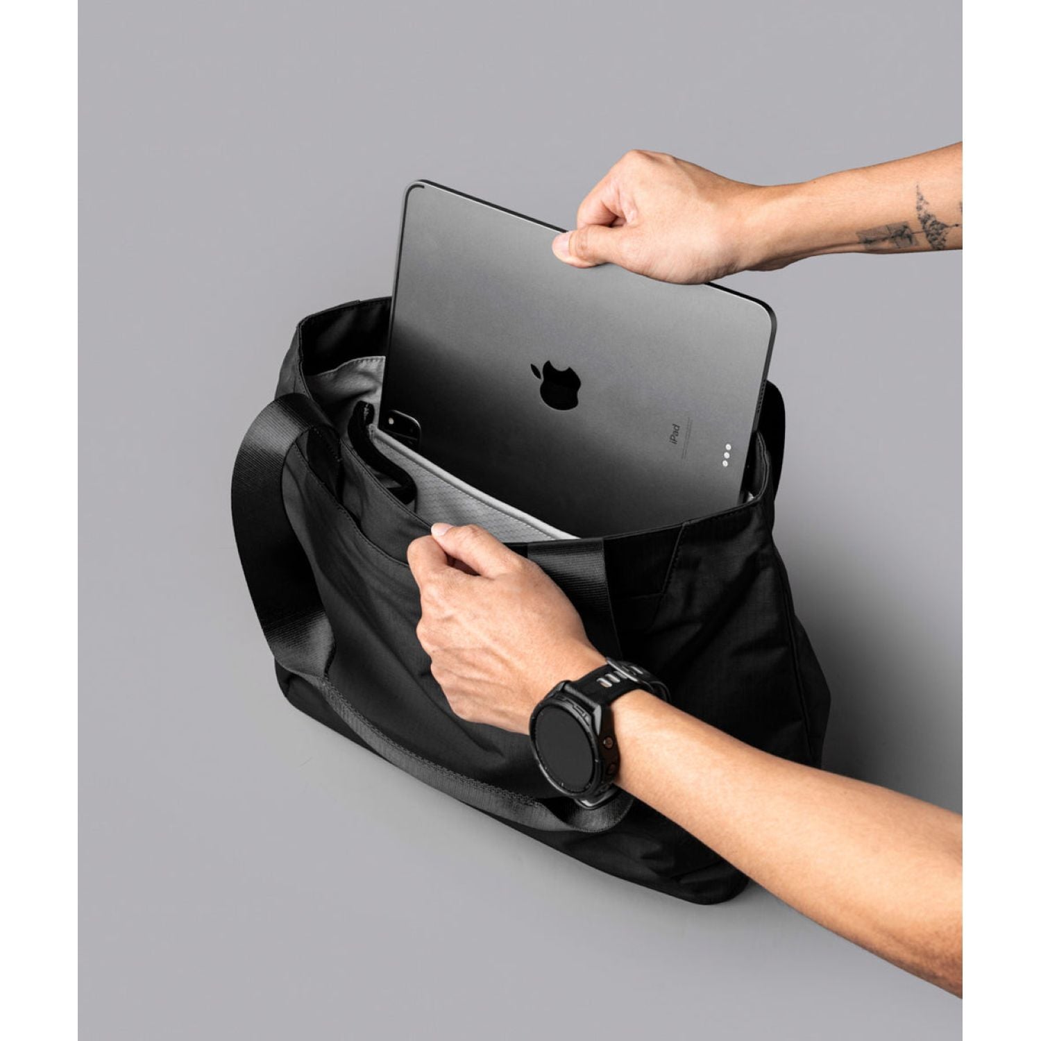 ALPAKA Elements Tote Bag (S) Axoflux 210D (Black/Grey)