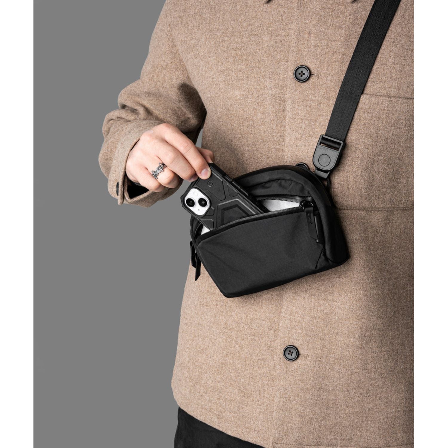 ALPAKA Flight Sling 1L Axoflux 210D (Black)