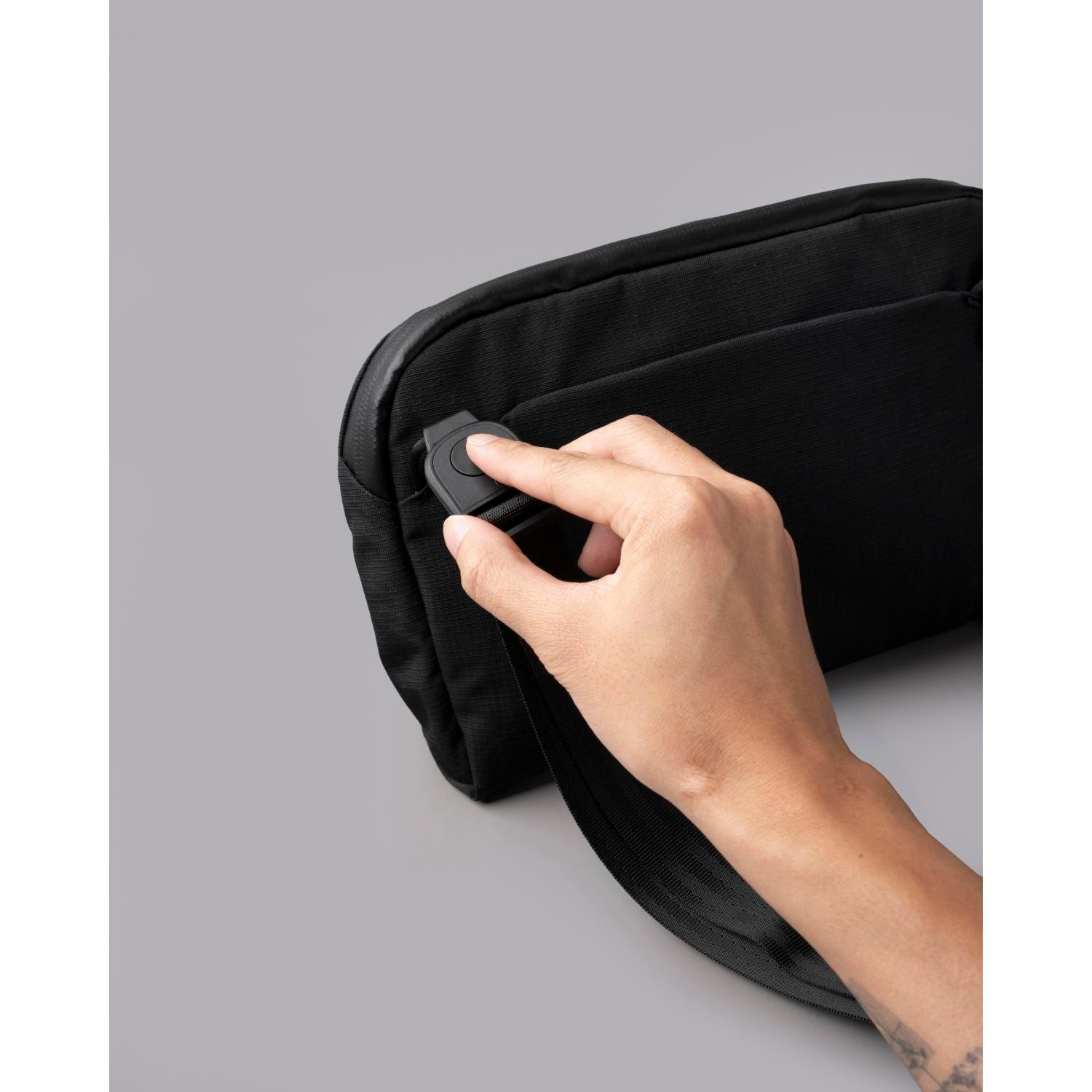 ALPAKA Flight Sling Axoflux 400D (Black)