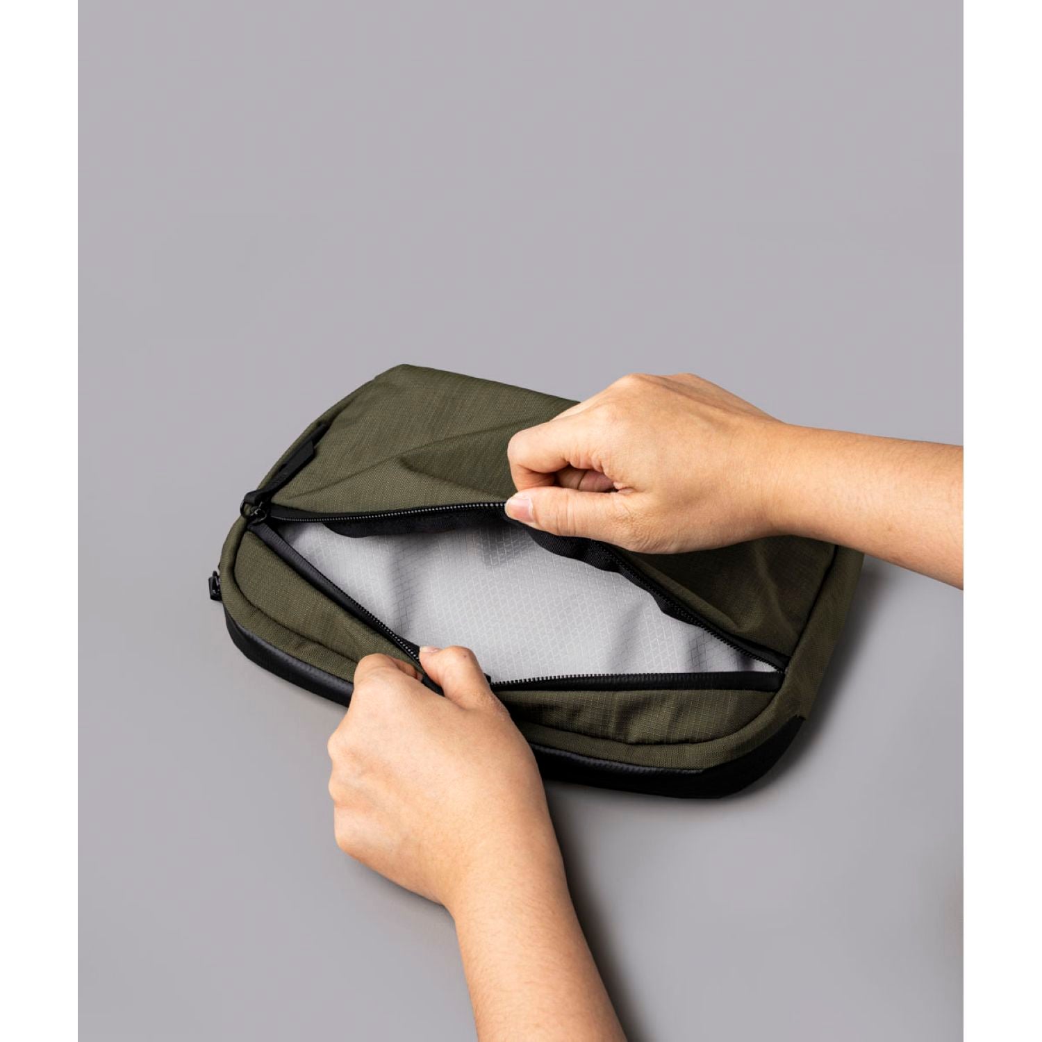 ALPAKA Flight Sling With Grey Lining Axoflux 400D (Green)