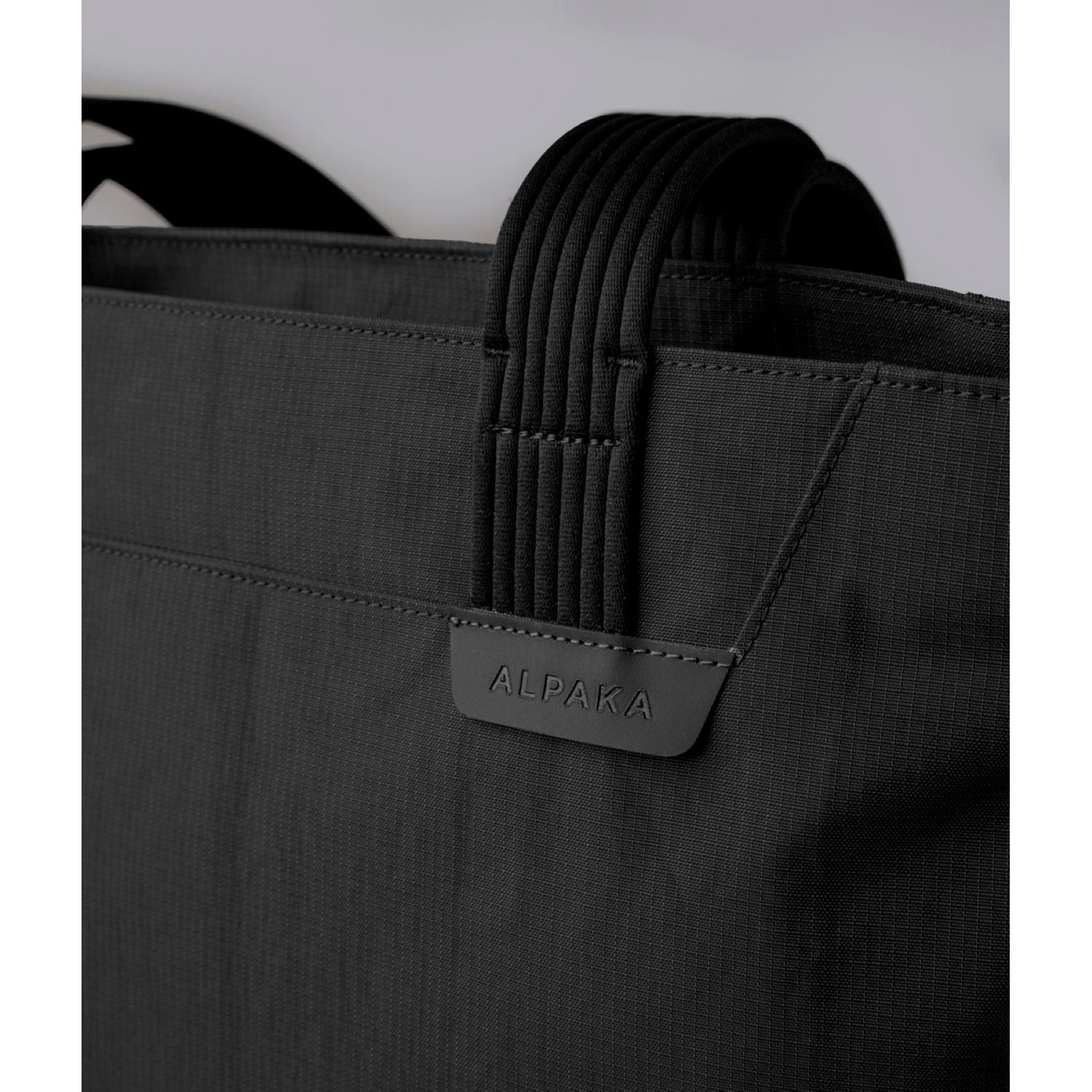 ALPAKA Flight Tote Bag (L) Axoflux 400D (Black)