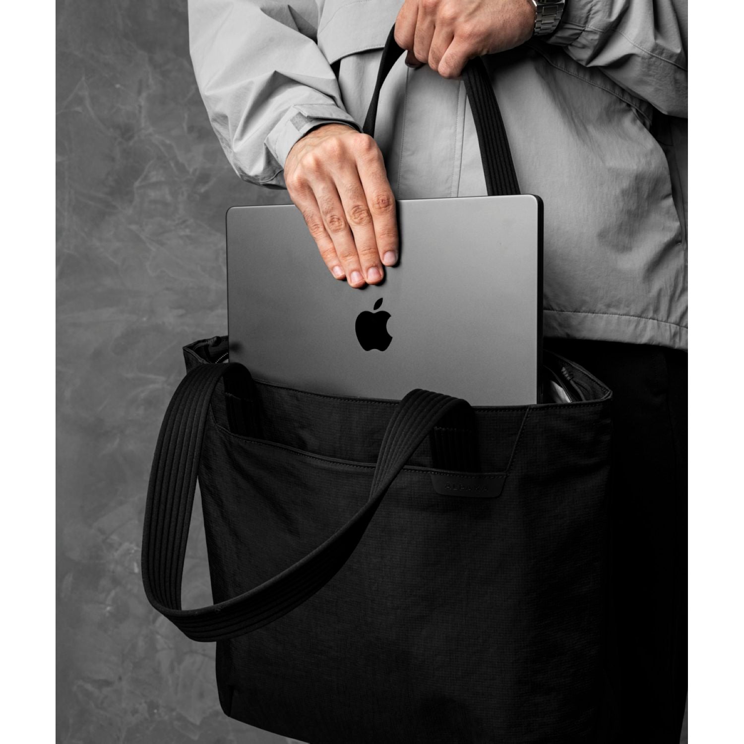 ALPAKA Flight Tote Bag (L) Axoflux 400D (Black)