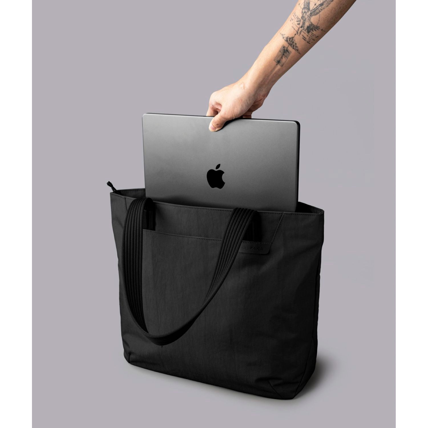 ALPAKA Flight Tote Bag (L) Axoflux 400D (Black)