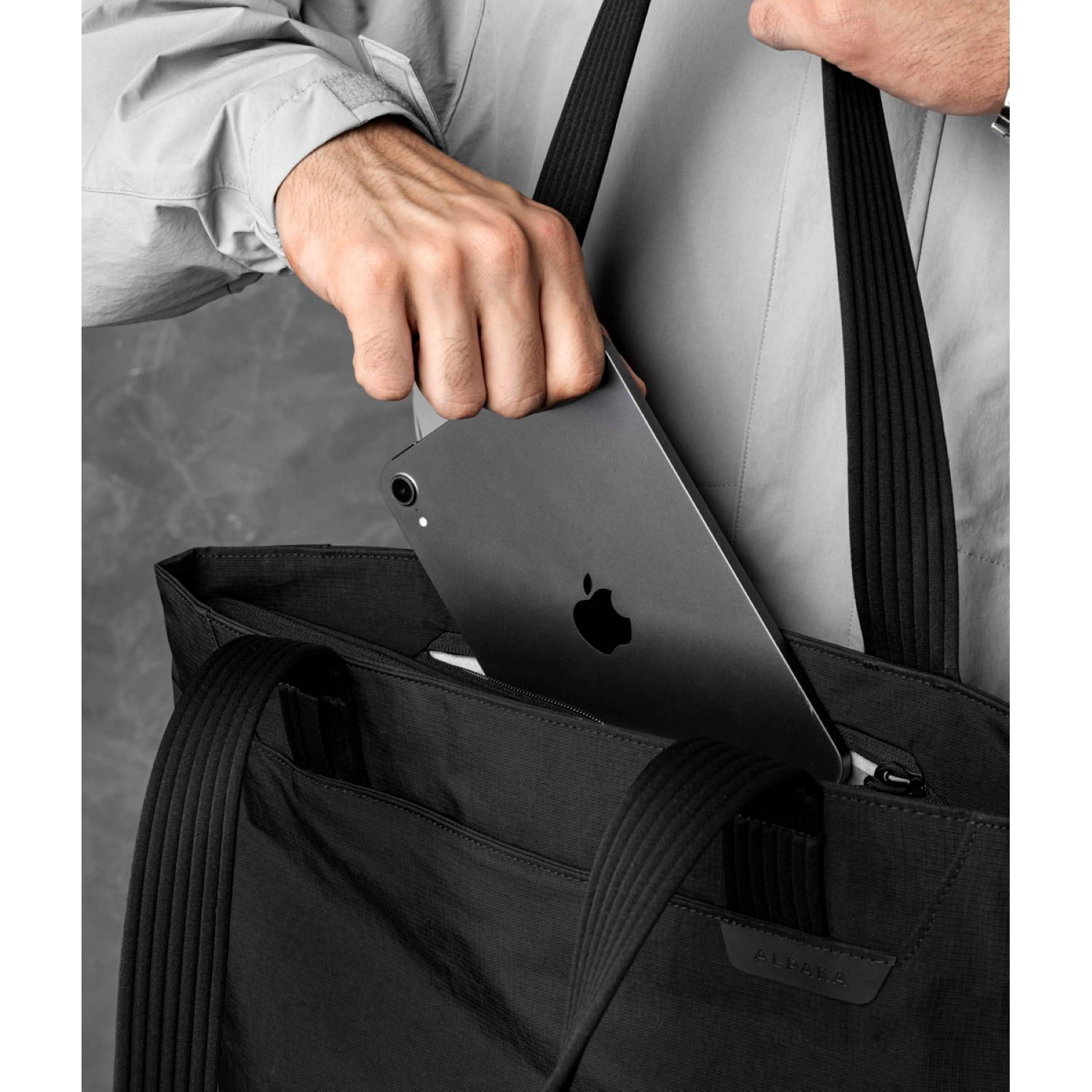 ALPAKA Flight Tote Bag (M) Axoflux 400D (Black)