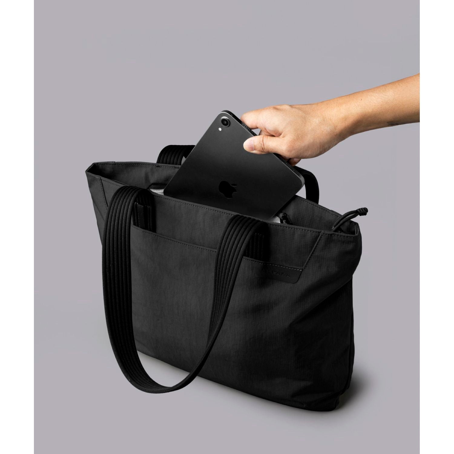 ALPAKA Flight Tote Bag (M) Axoflux 400D (Black)