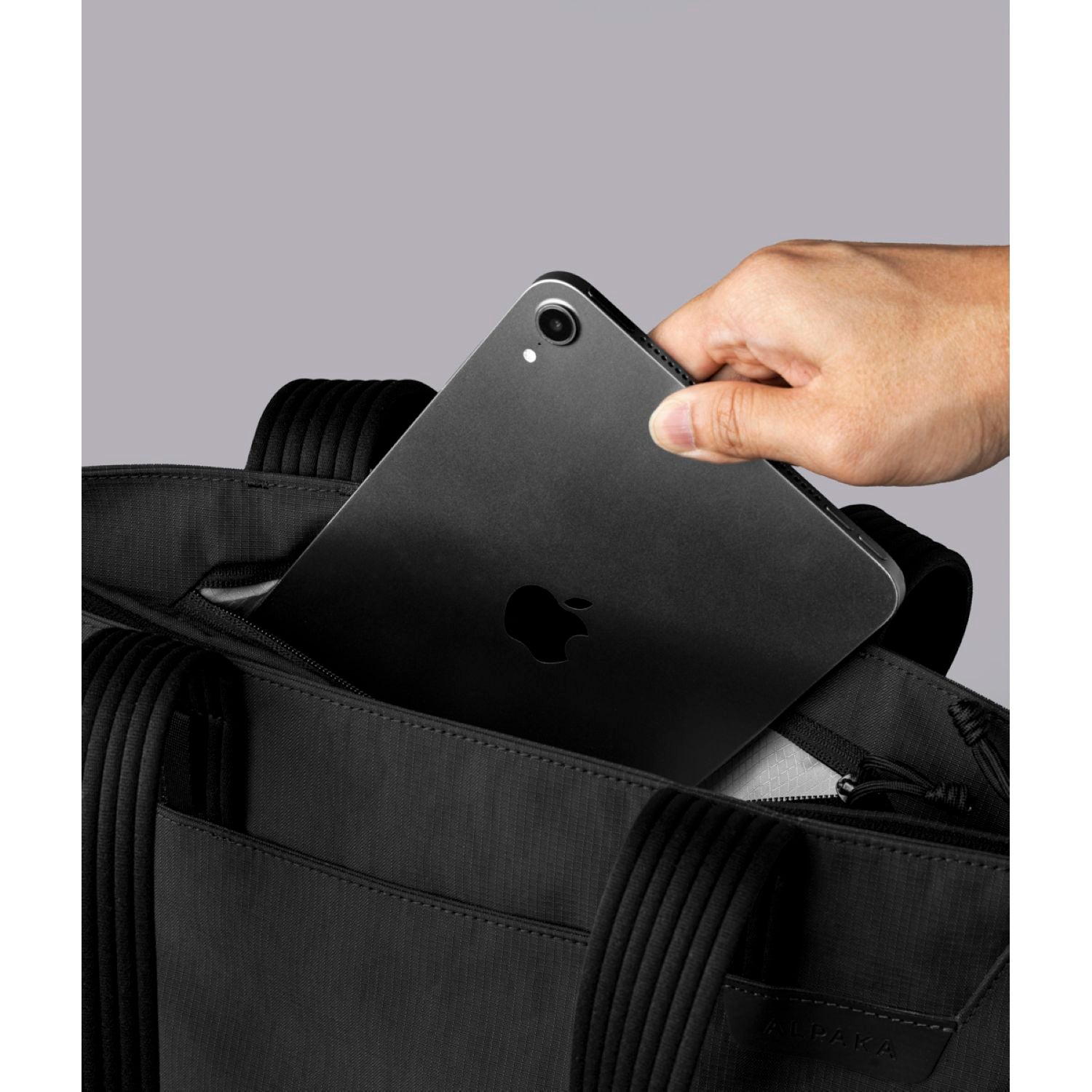 ALPAKA Flight Tote Bag (M) Axoflux 400D (Black)