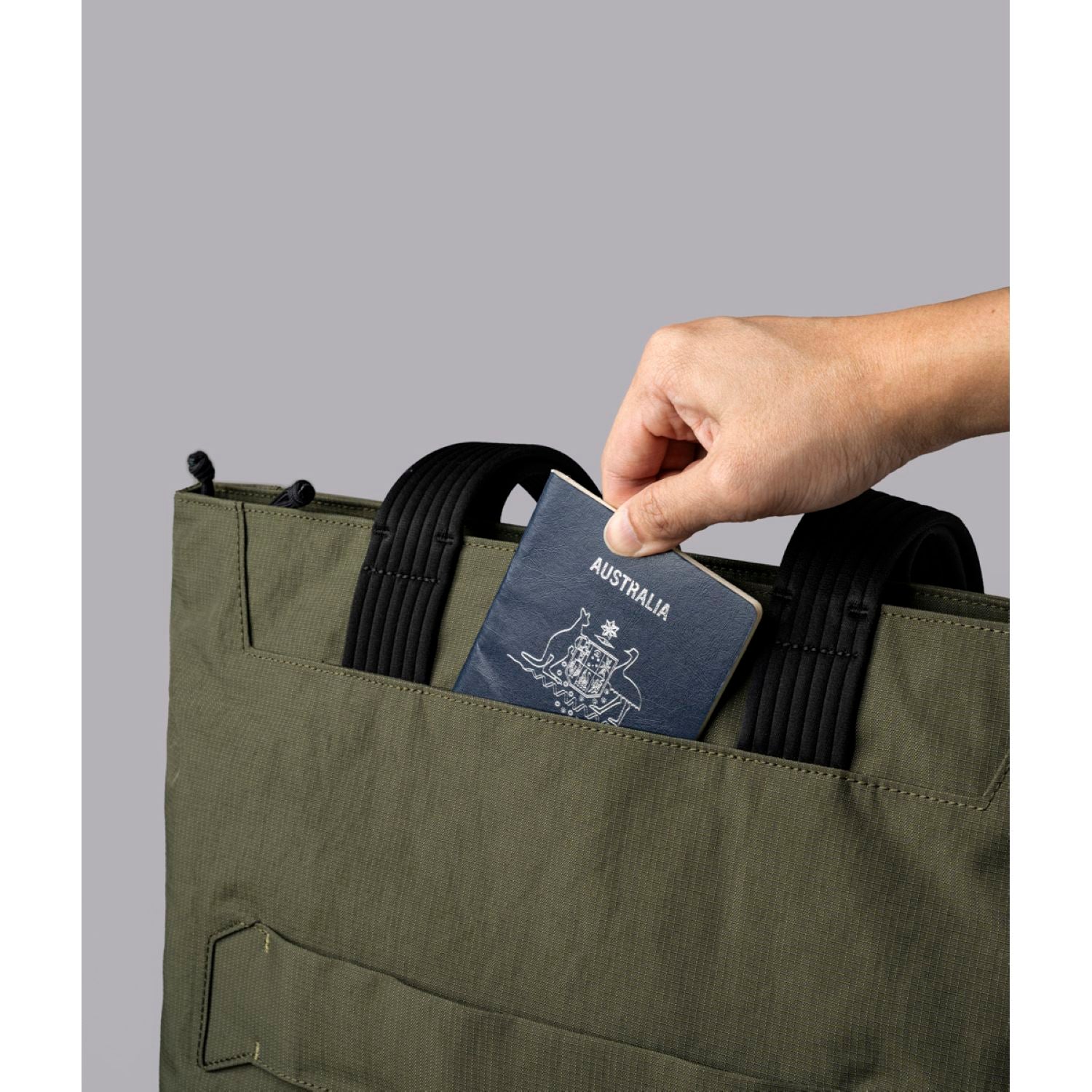 ALPAKA Flight Tote Bag (M) Axoflux 400D (Green)