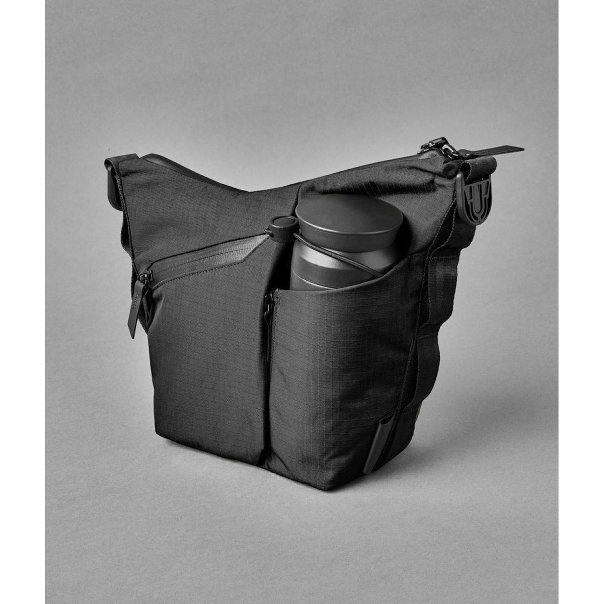 ALPAKA Flow Satchel Mini Axoflux 210D (Black) – The Planet Traveller
