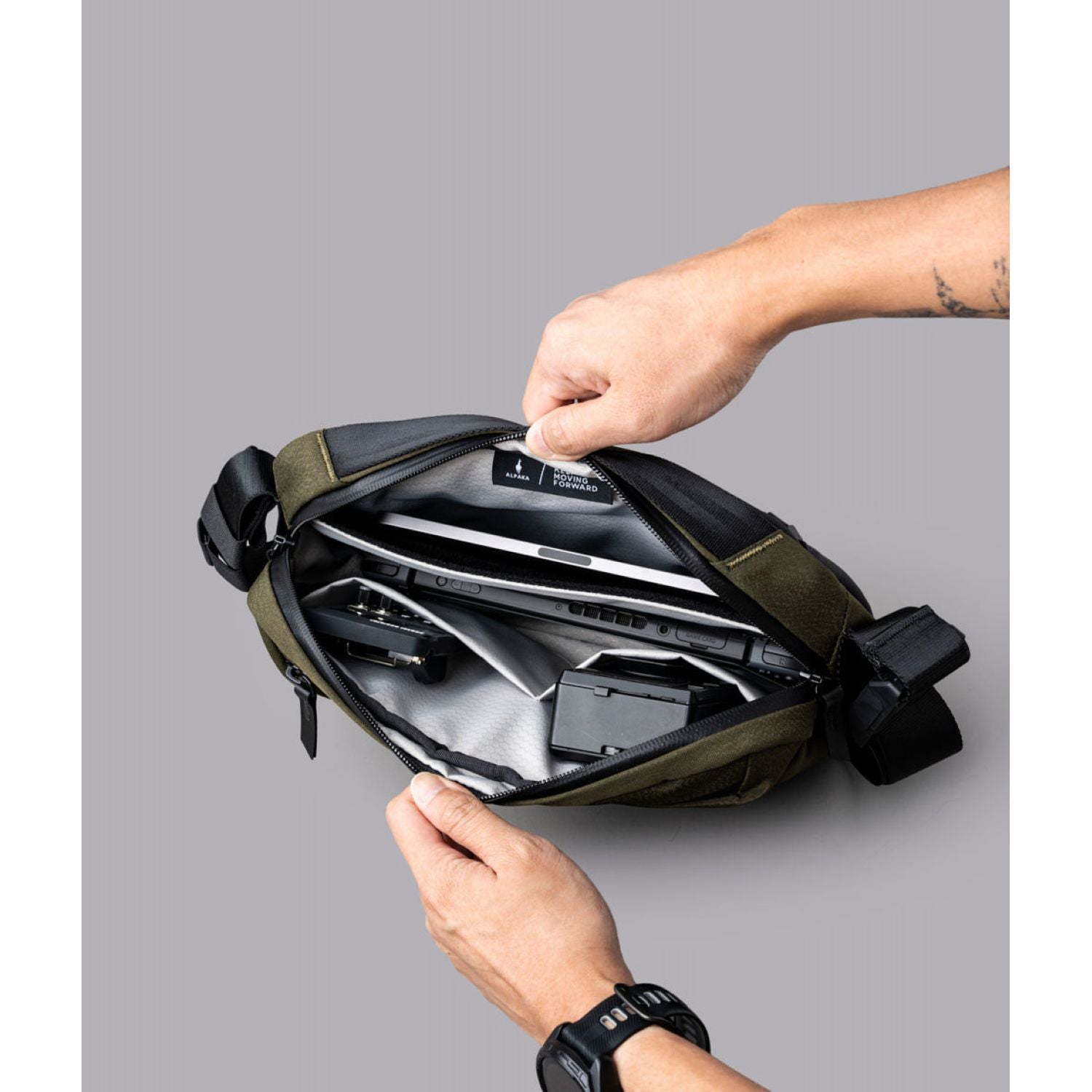 ALPAKA Go Sling Mini V2 (Maglockz Strap Buckle) Axoflux 300D (Army Green)