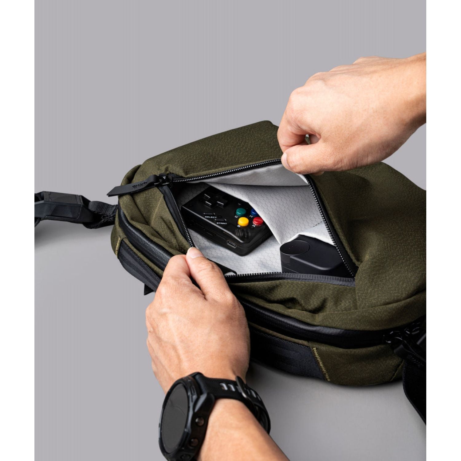 ALPAKA Go Sling Mini V2 (Maglockz Strap Buckle) Axoflux 300D (Army Green)