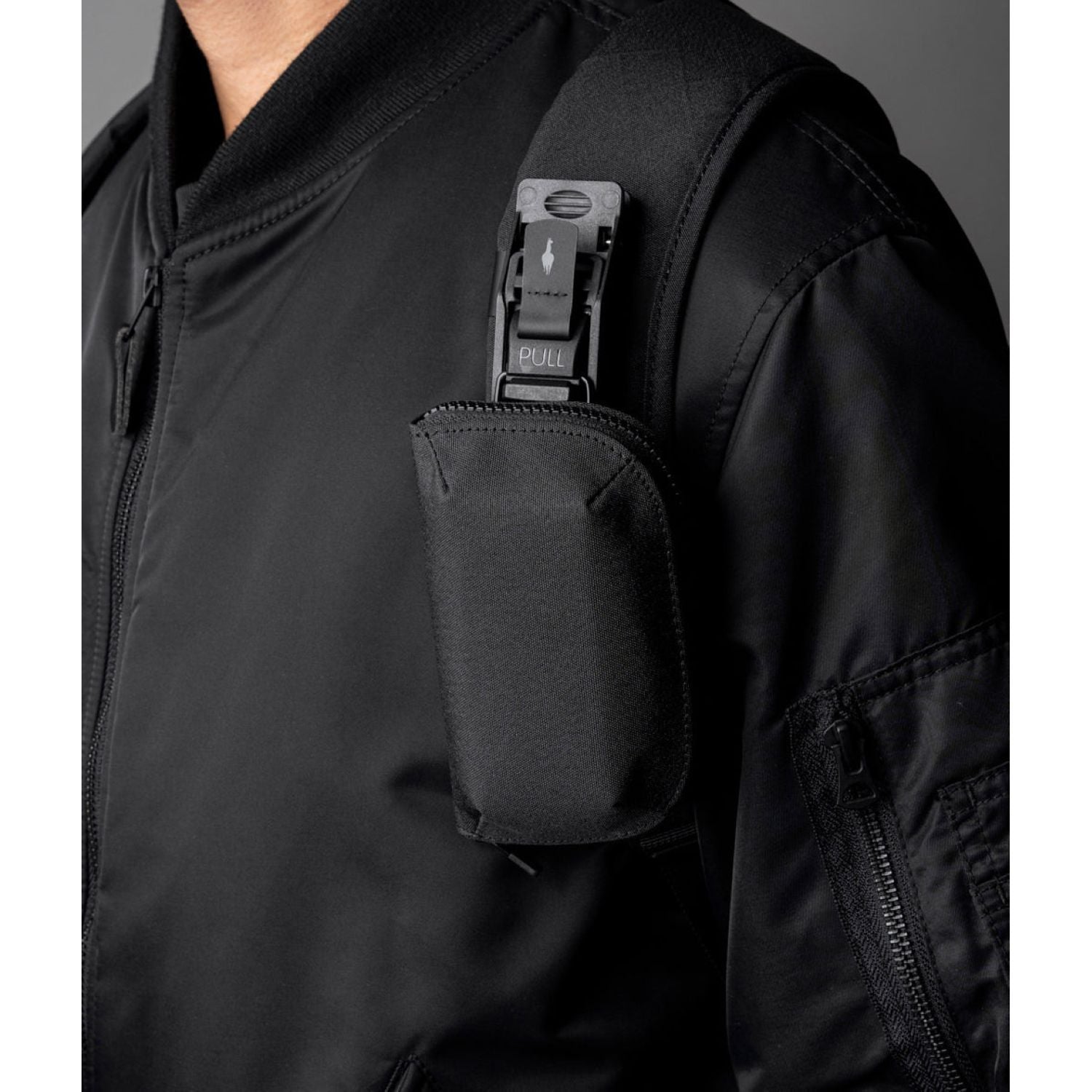 ALPAKA Hub Zip Pocket Axoflux 300D (Black)