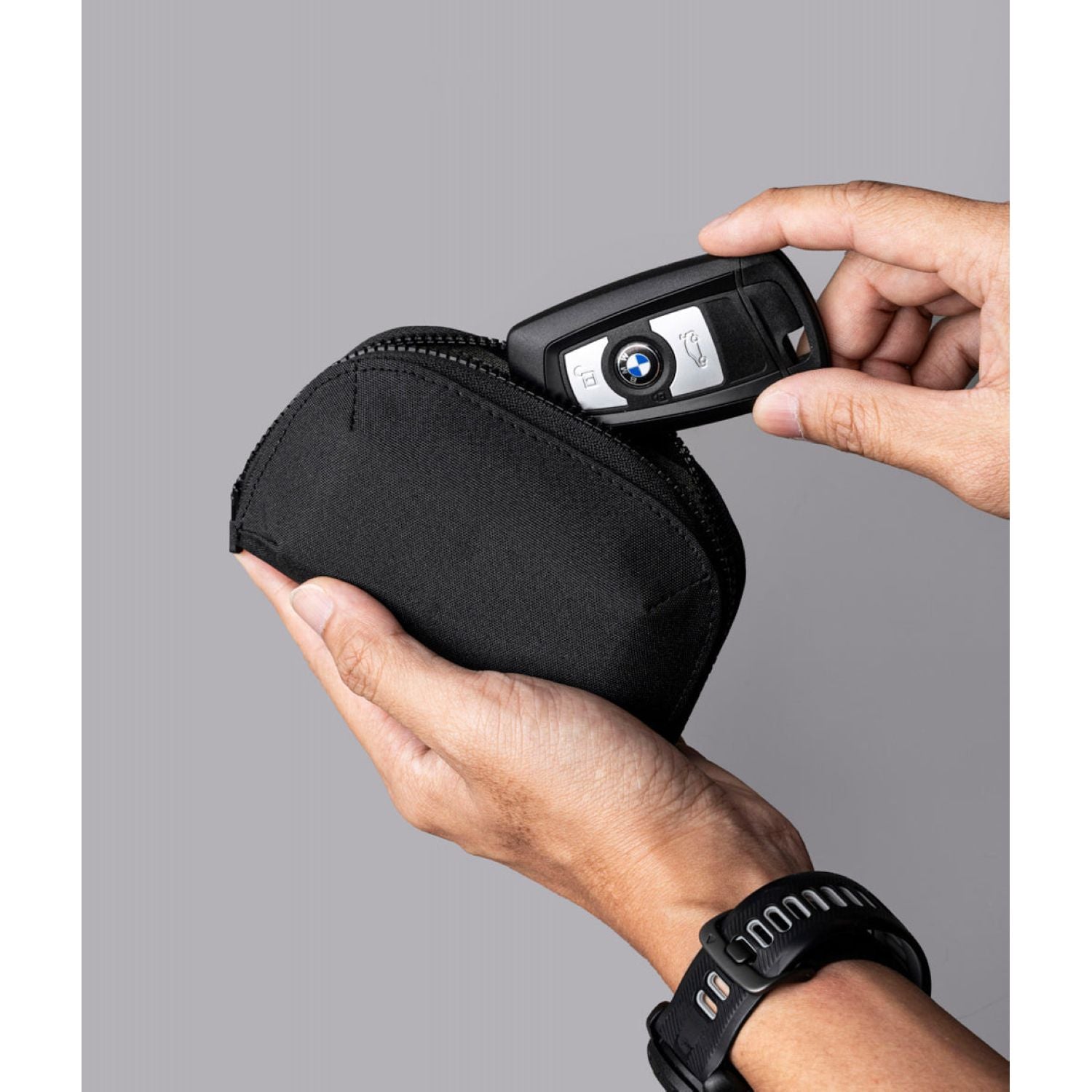 ALPAKA Hub Zip Pocket Axoflux 300D (Black)