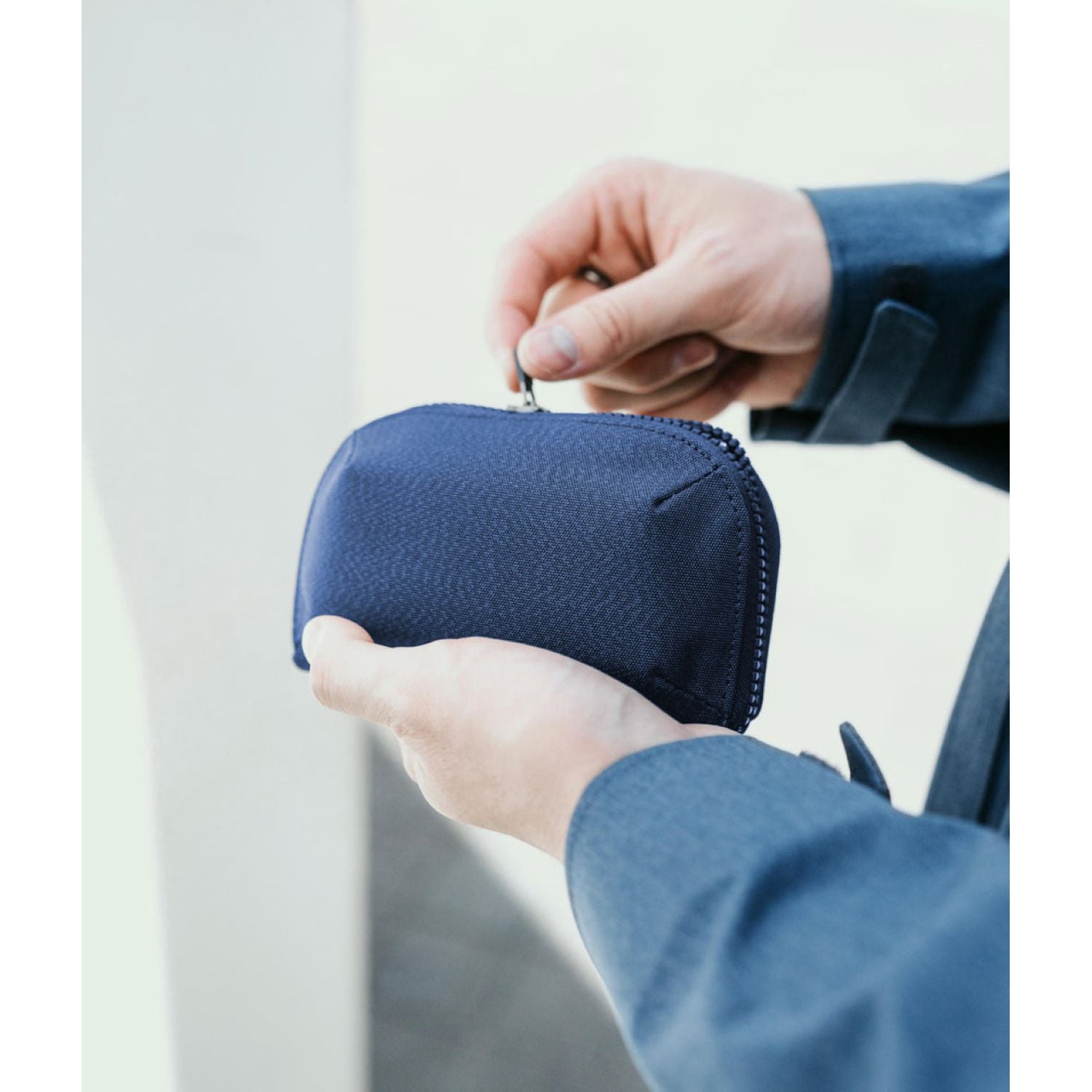 ALPAKA Hub Zip Pocket Axoflux 300D (Blue)