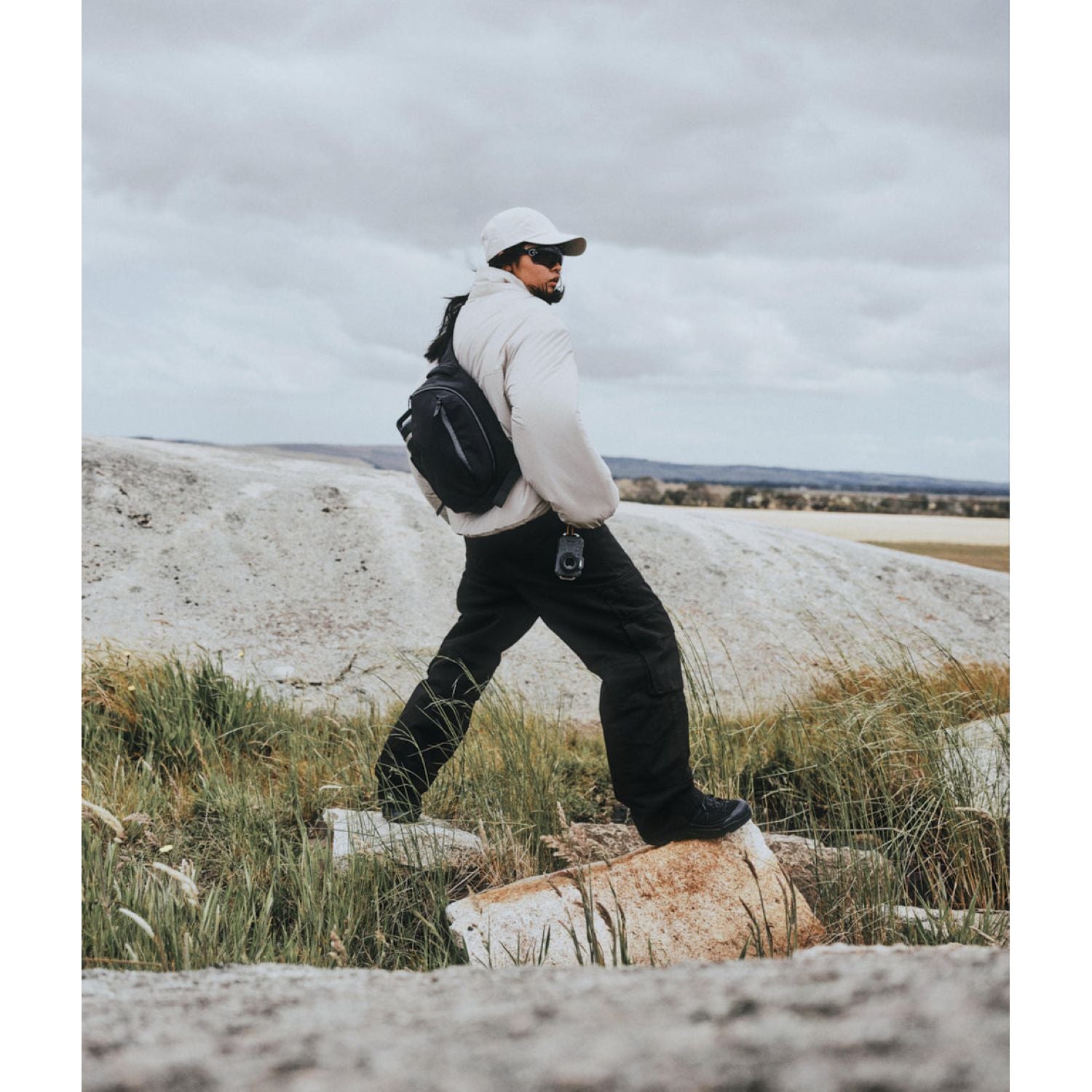 ALPAKA Metro Crossbody Left Shoulder Axoflux 210D (Black)