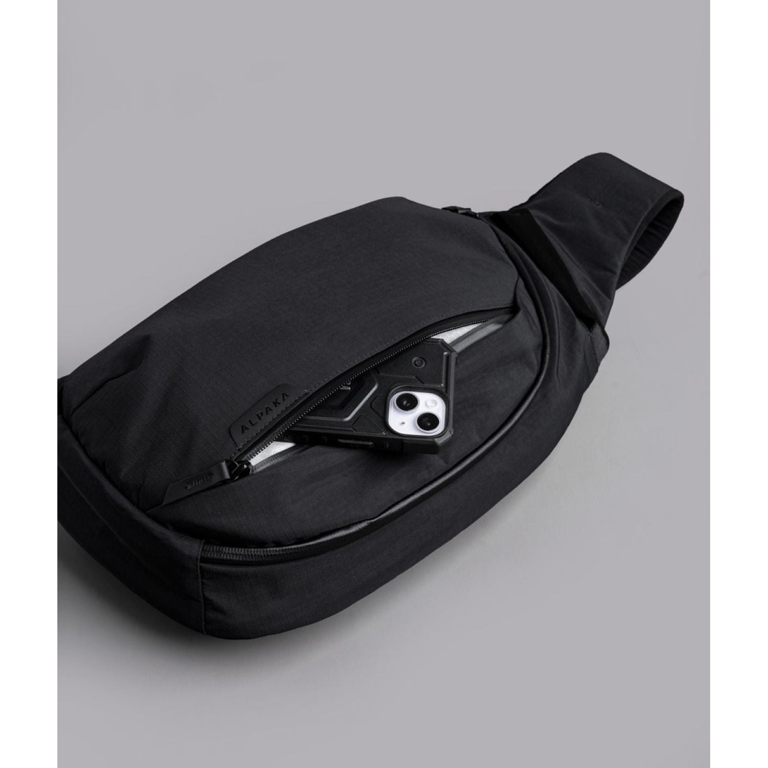 ALPAKA Metro Crossbody Left Shoulder Axoflux 210D (Black)